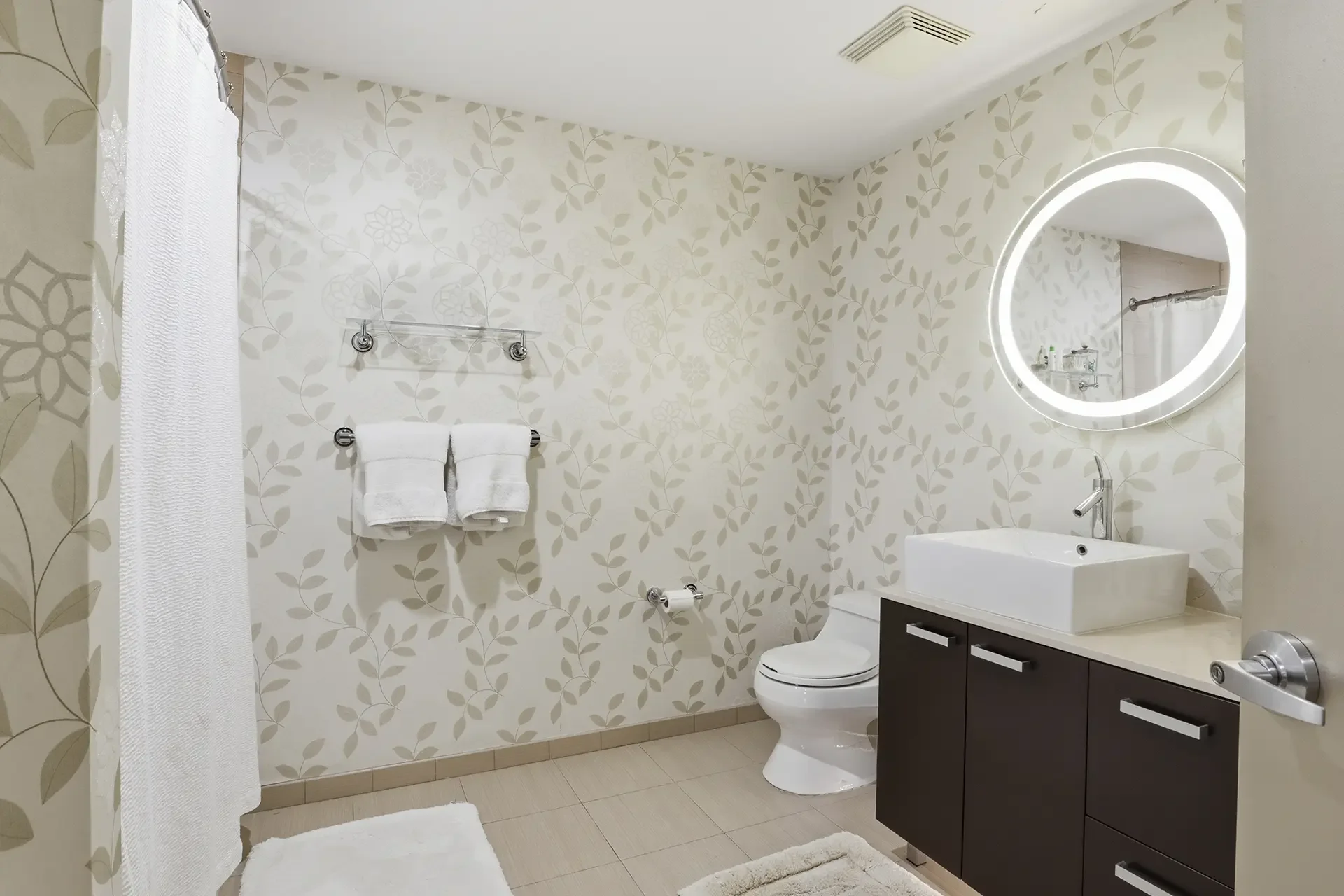 1010-massachusetts-ave-nw-804-washington-dc-26-primary-bathroom.webp