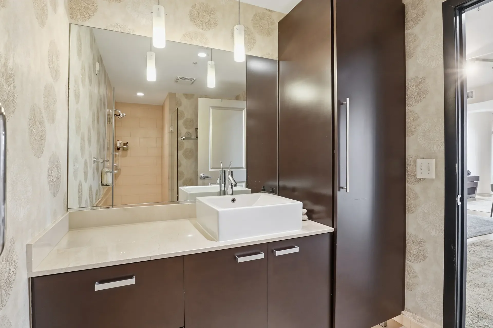 1010-massachusetts-ave-nw-804-washington-dc-30-bathroom.webp