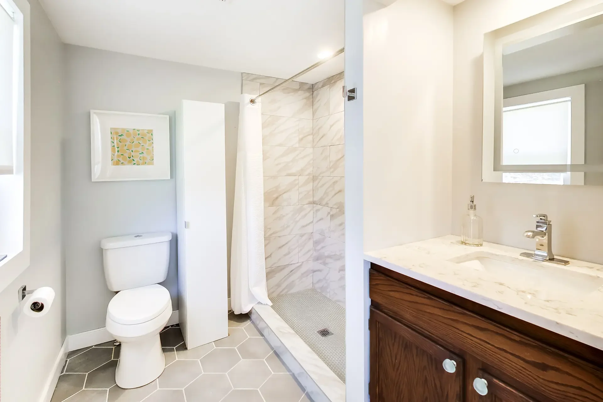 8014-forest-glen-dr-pasadena-md-14-primary-bathroom.webp