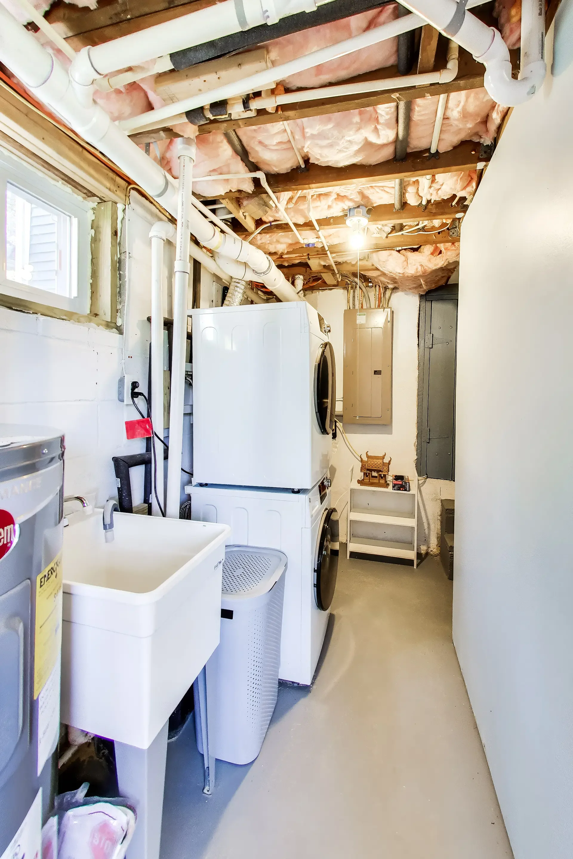 8014-forest-glen-dr-pasadena-md-22-laundry-utility-room.webp