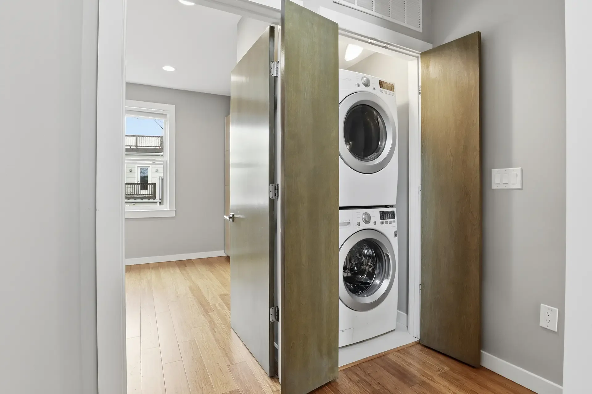 1242-new-jersey-ave-nw-unit-2-washington-dc-16-laundry.webp