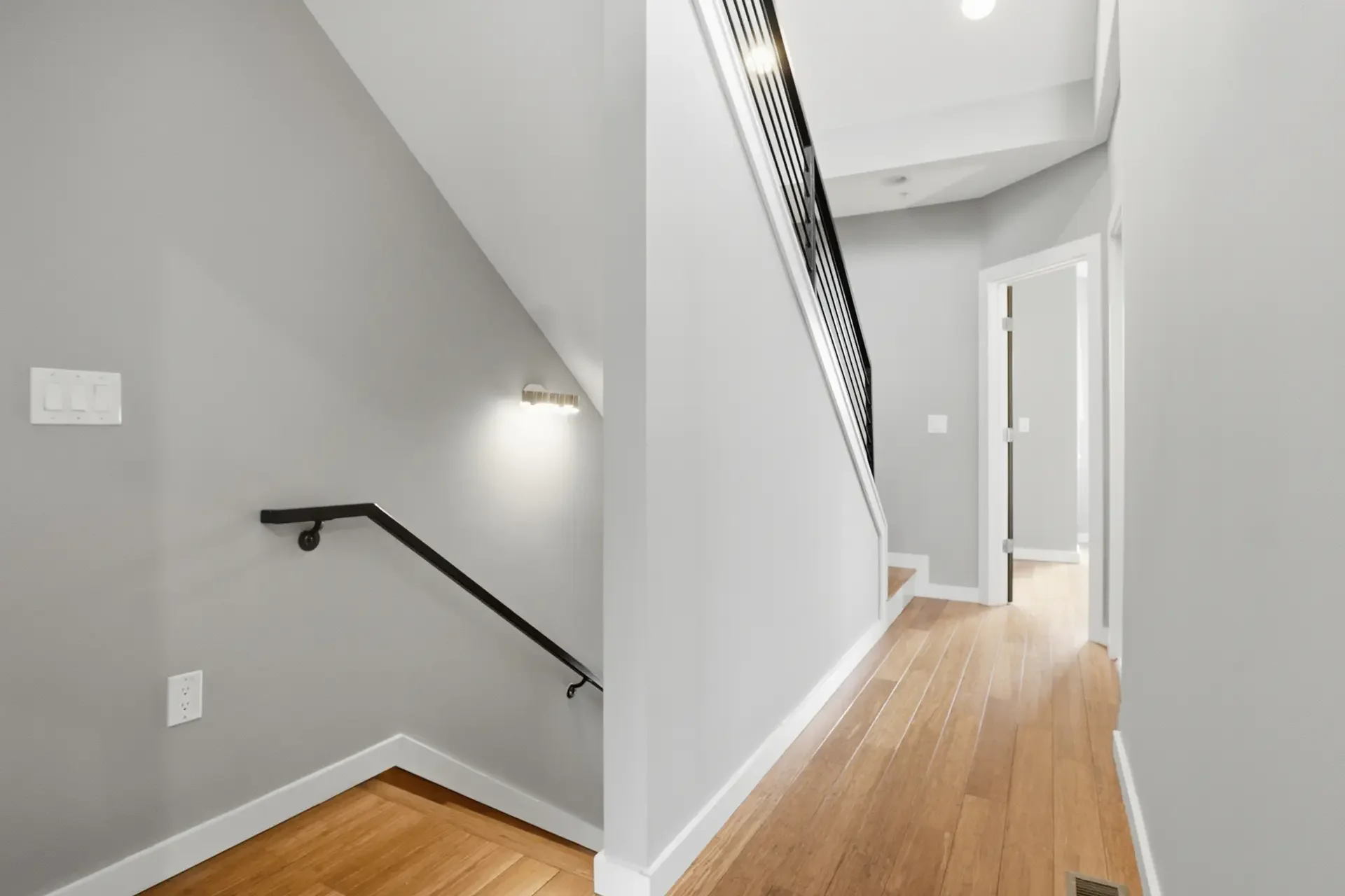 1242-new-jersey-ave-nw-unit-2-washington-dc-21-bedroom-level-hallway.webp