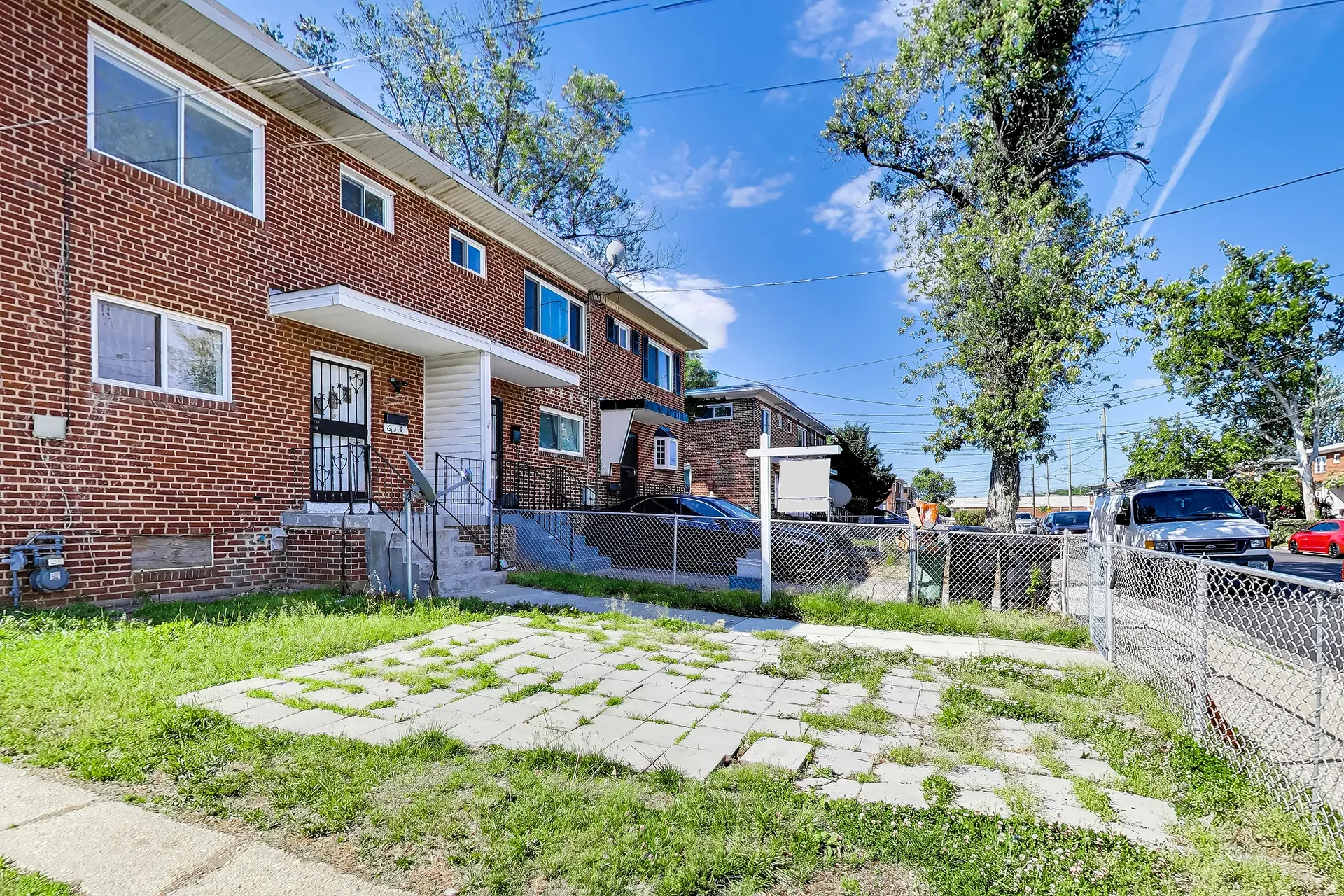 637-maury-ave-oxon-hill-md-06-front-yard.webp