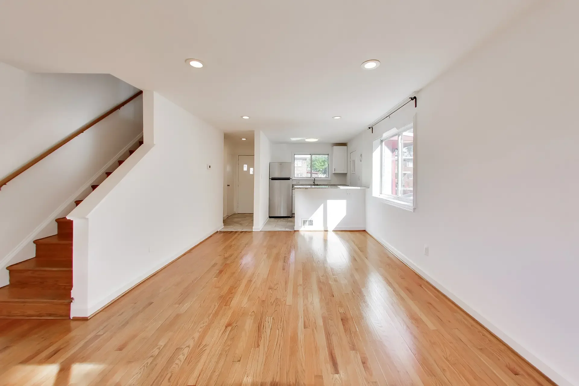 637-maury-ave-oxon-hill-md-11-living-dining-rooms.webp