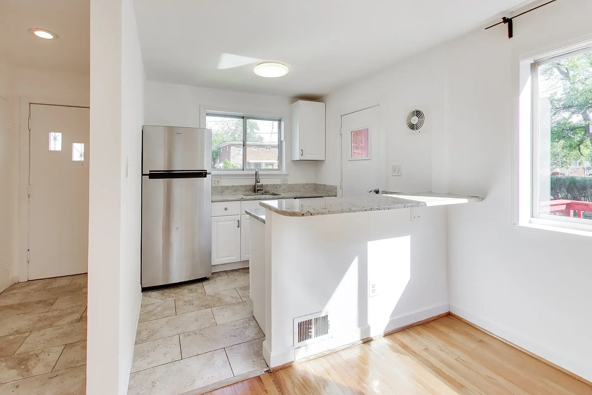 637-maury-ave-oxon-hill-md-12-kitchen.webp