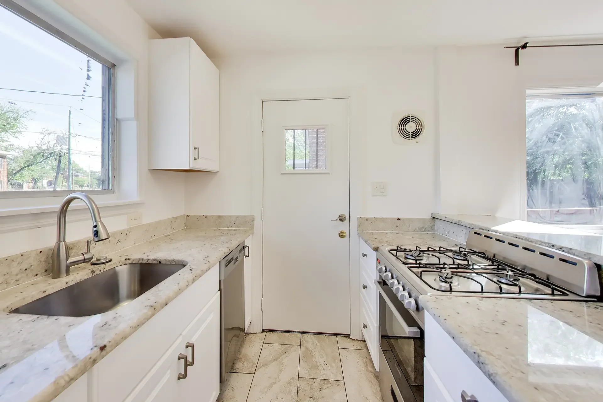637-maury-ave-oxon-hill-md-13-kitchen.webp