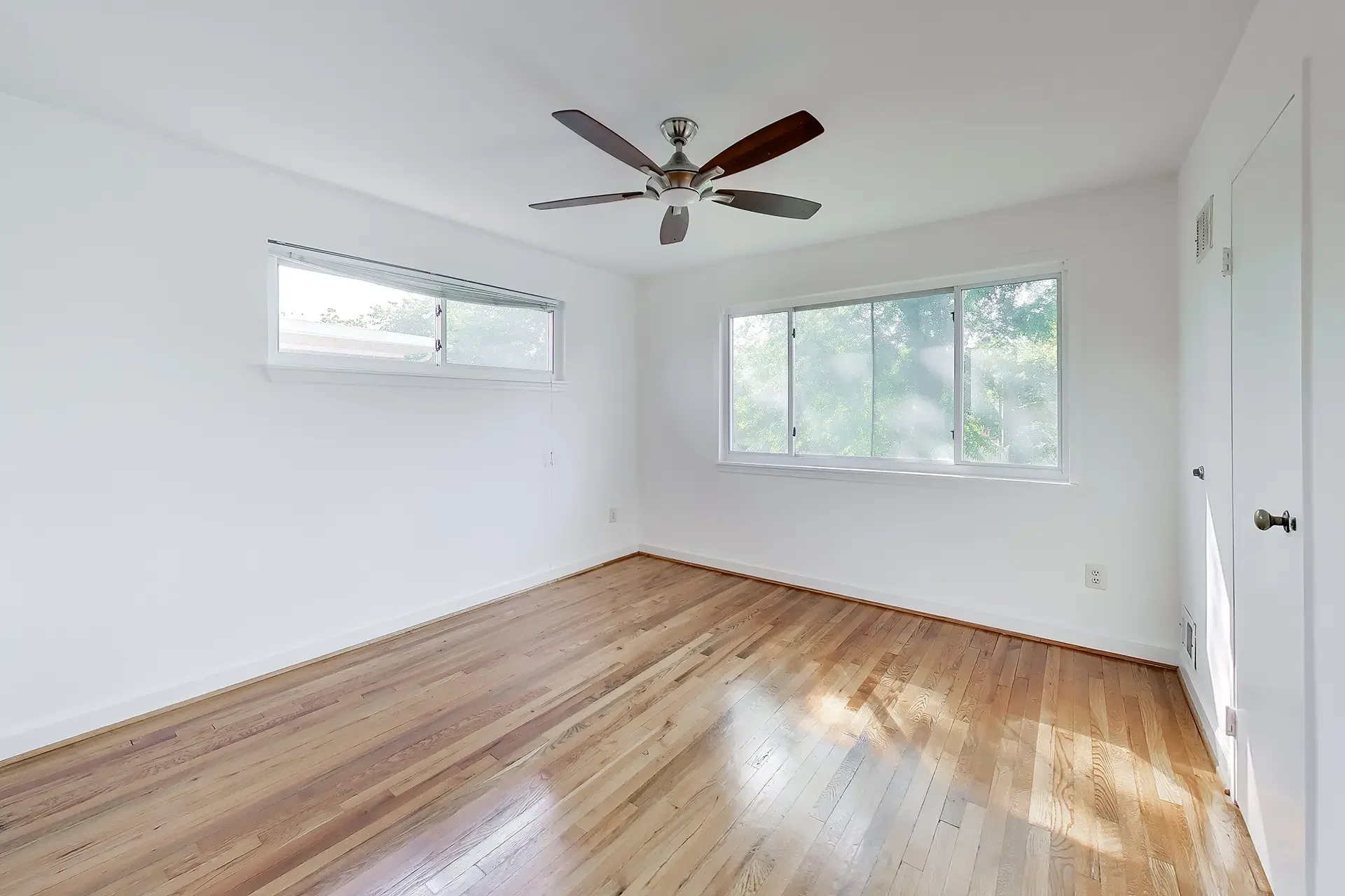 637-maury-ave-oxon-hill-md-15-primary-bedroom.webp