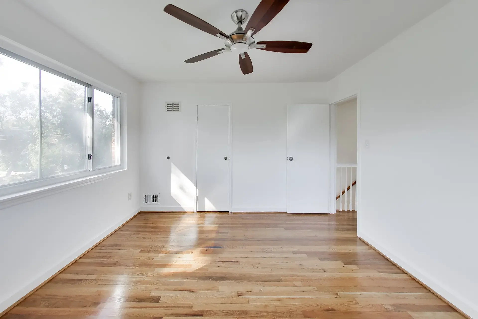 637-maury-ave-oxon-hill-md-17-primary-bedroom.webp