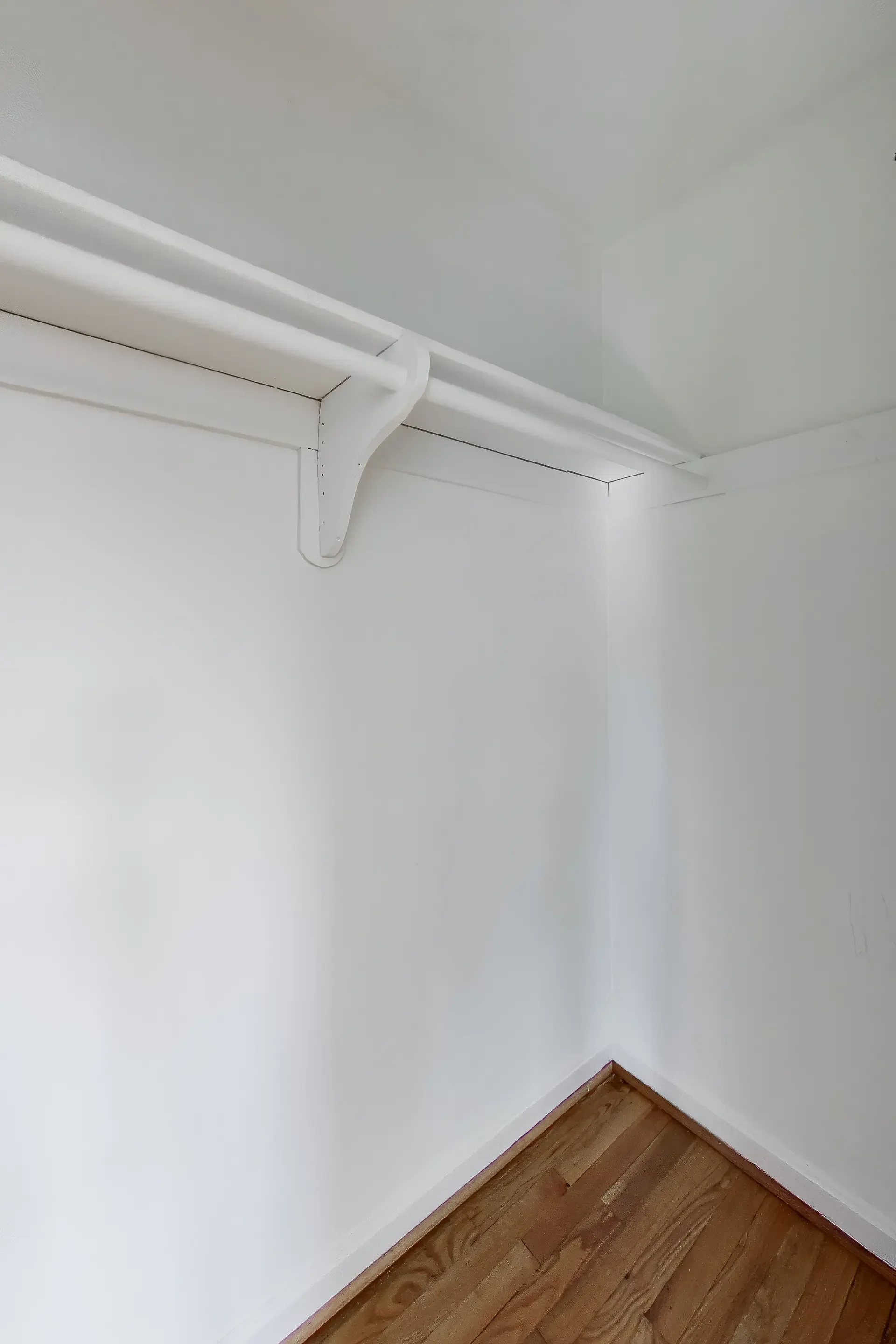 637-maury-ave-oxon-hill-md-18-primary-closet.webp