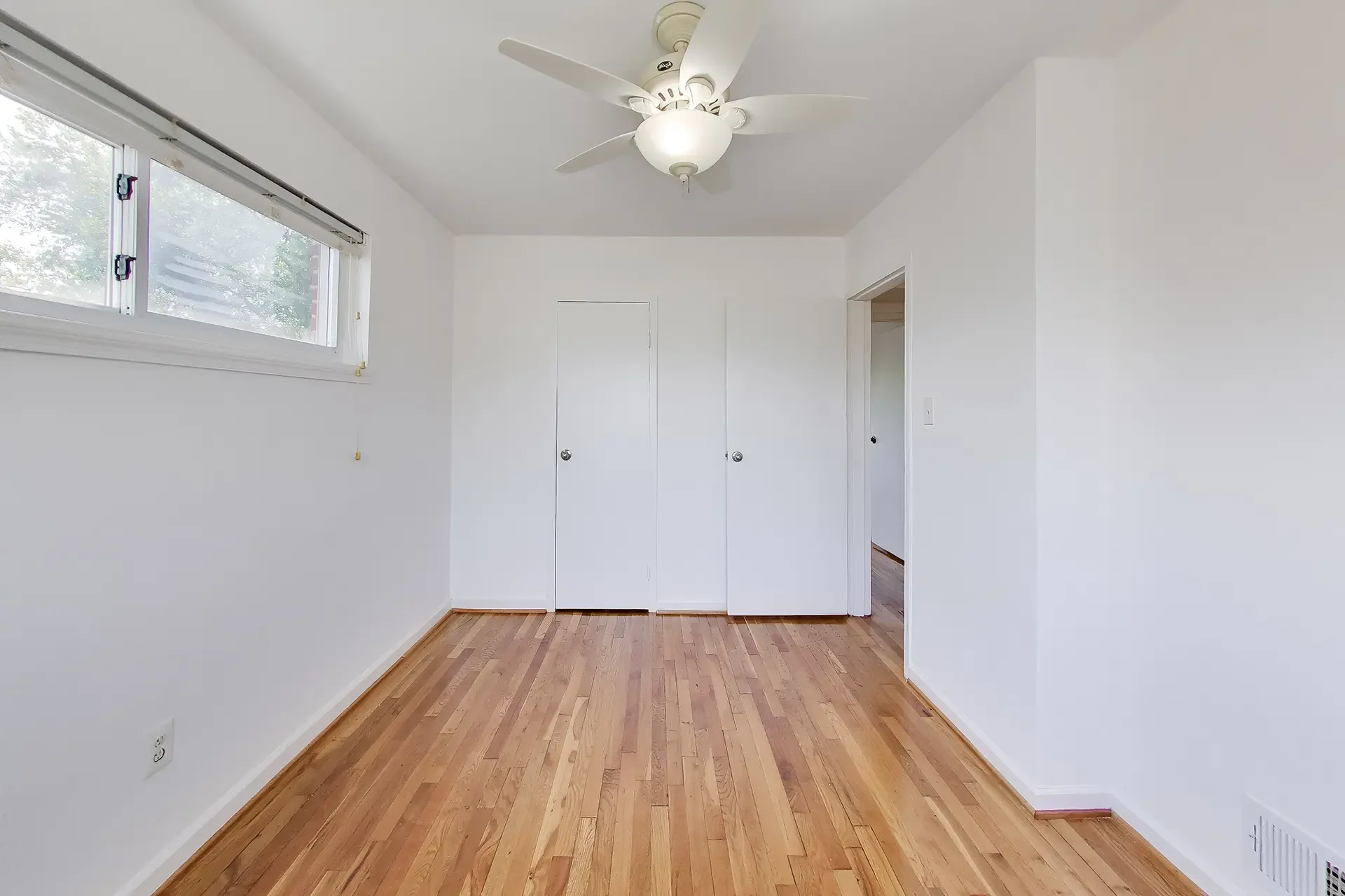 637-maury-ave-oxon-hill-md-20-second-bedroom.webp