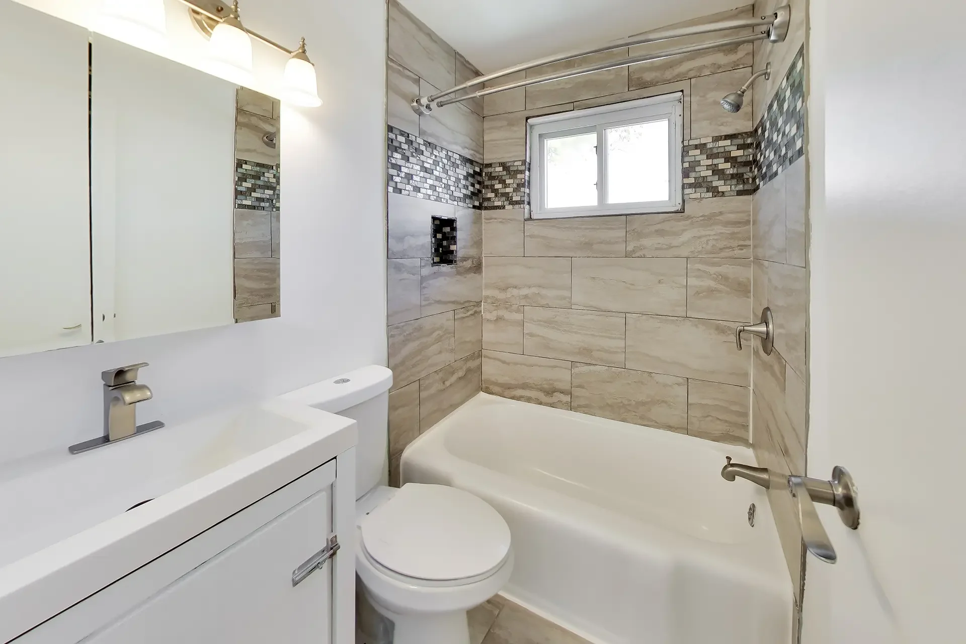 637-maury-ave-oxon-hill-md-21-bathroom.webp