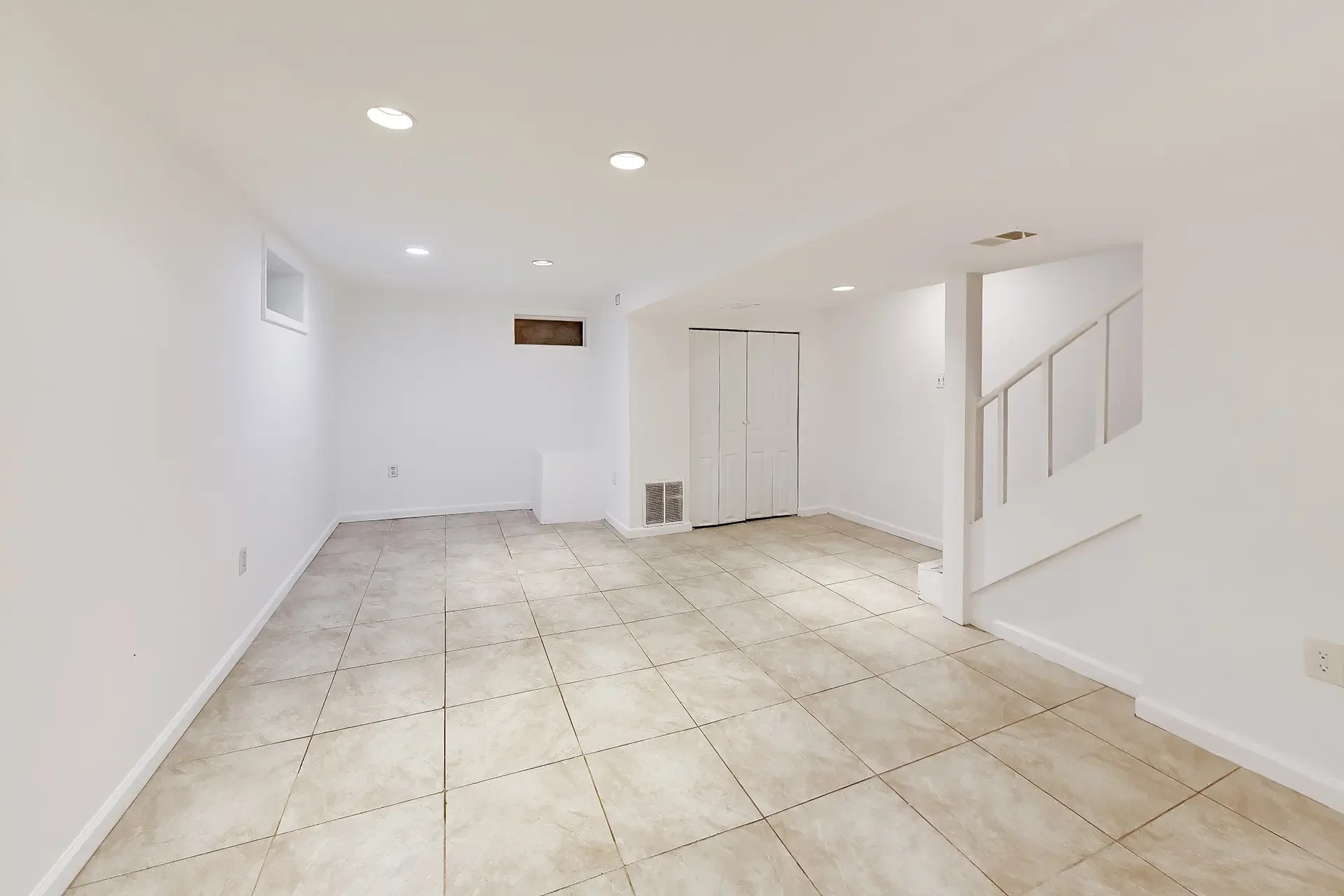637-maury-ave-oxon-hill-md-23-lower-level-recreation-room.webp