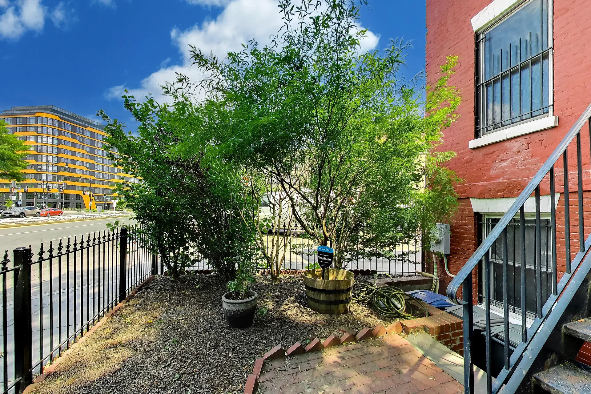 704-rhode-island-ave-nw-washington-dc-03-front-courtyard.webp