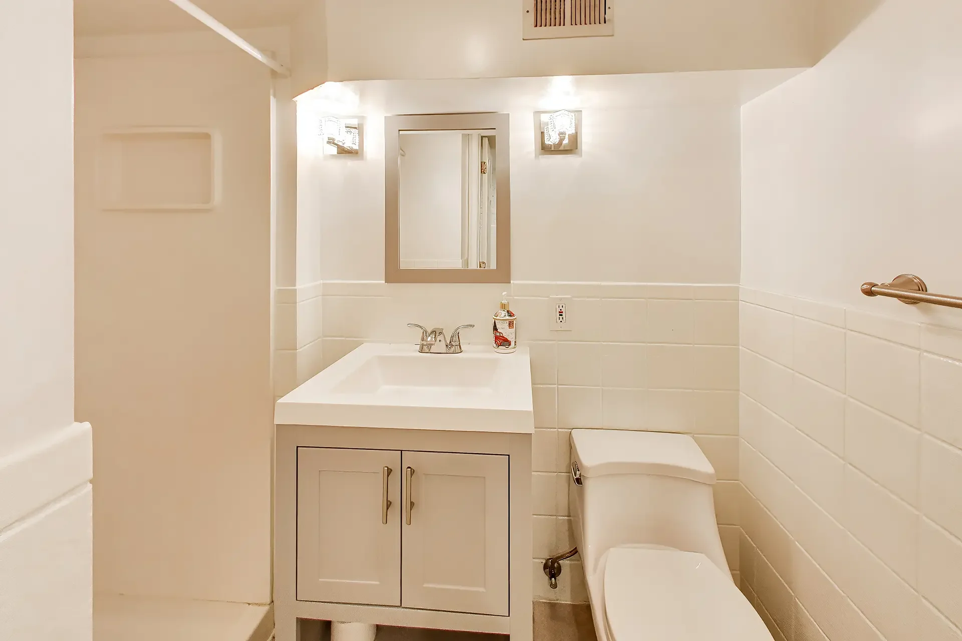 704-rhode-island-ave-nw-washington-dc-18-lower-level-bathroom.webp
