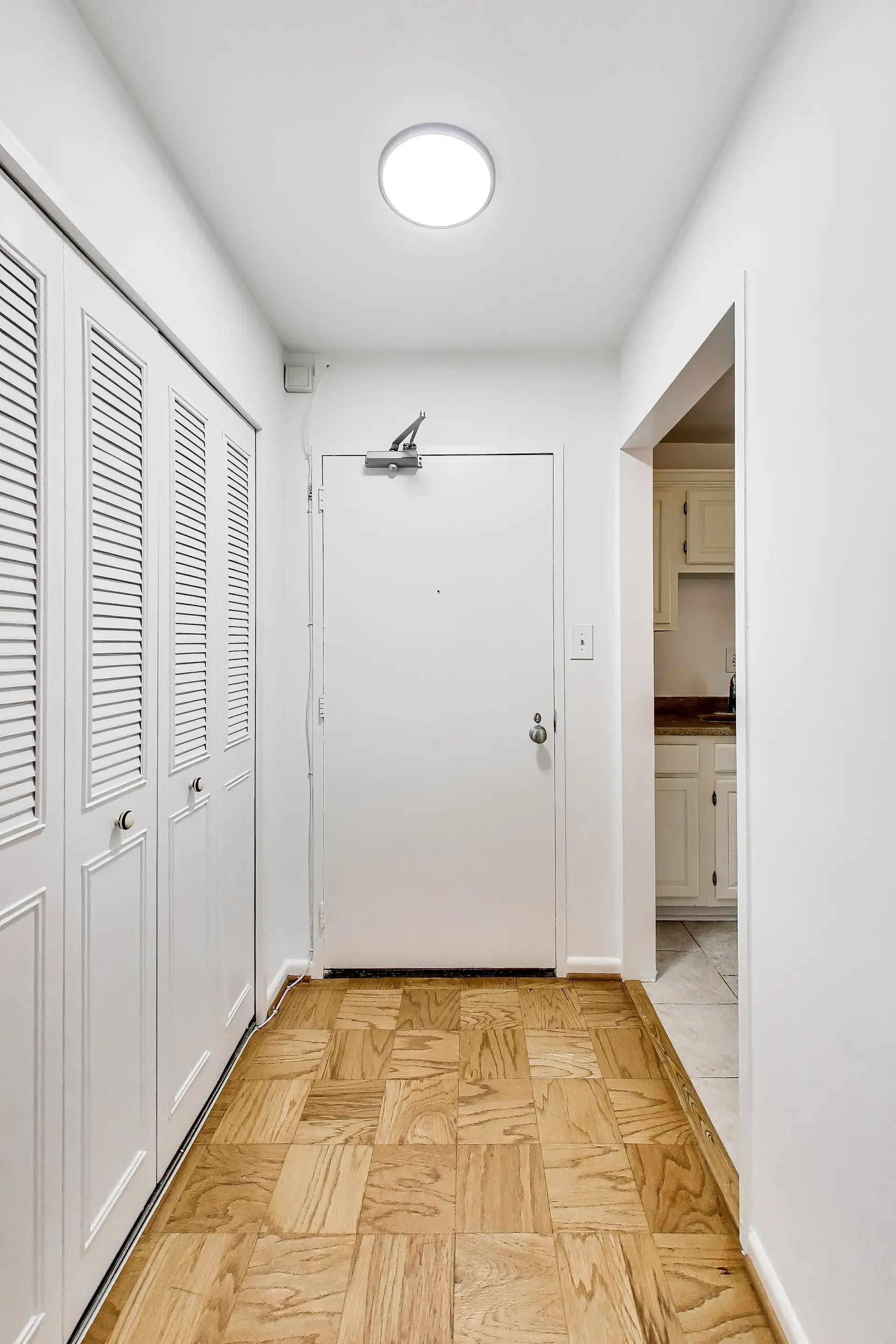 2939-van-ness-st-nw-unit-621-washington-dc-14-foyer.webp