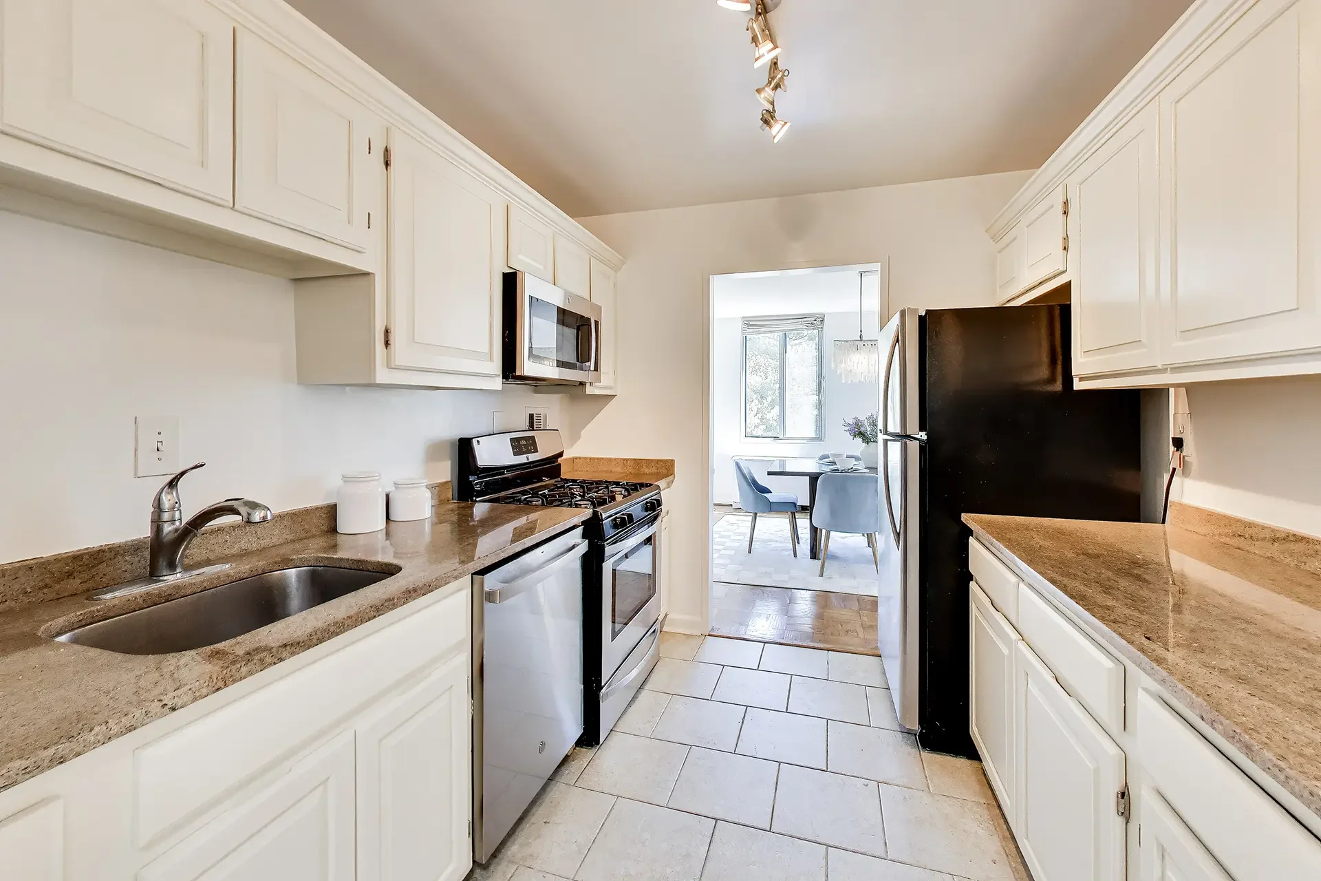 2939-van-ness-st-nw-unit-621-washington-dc-21-kitchen.webp