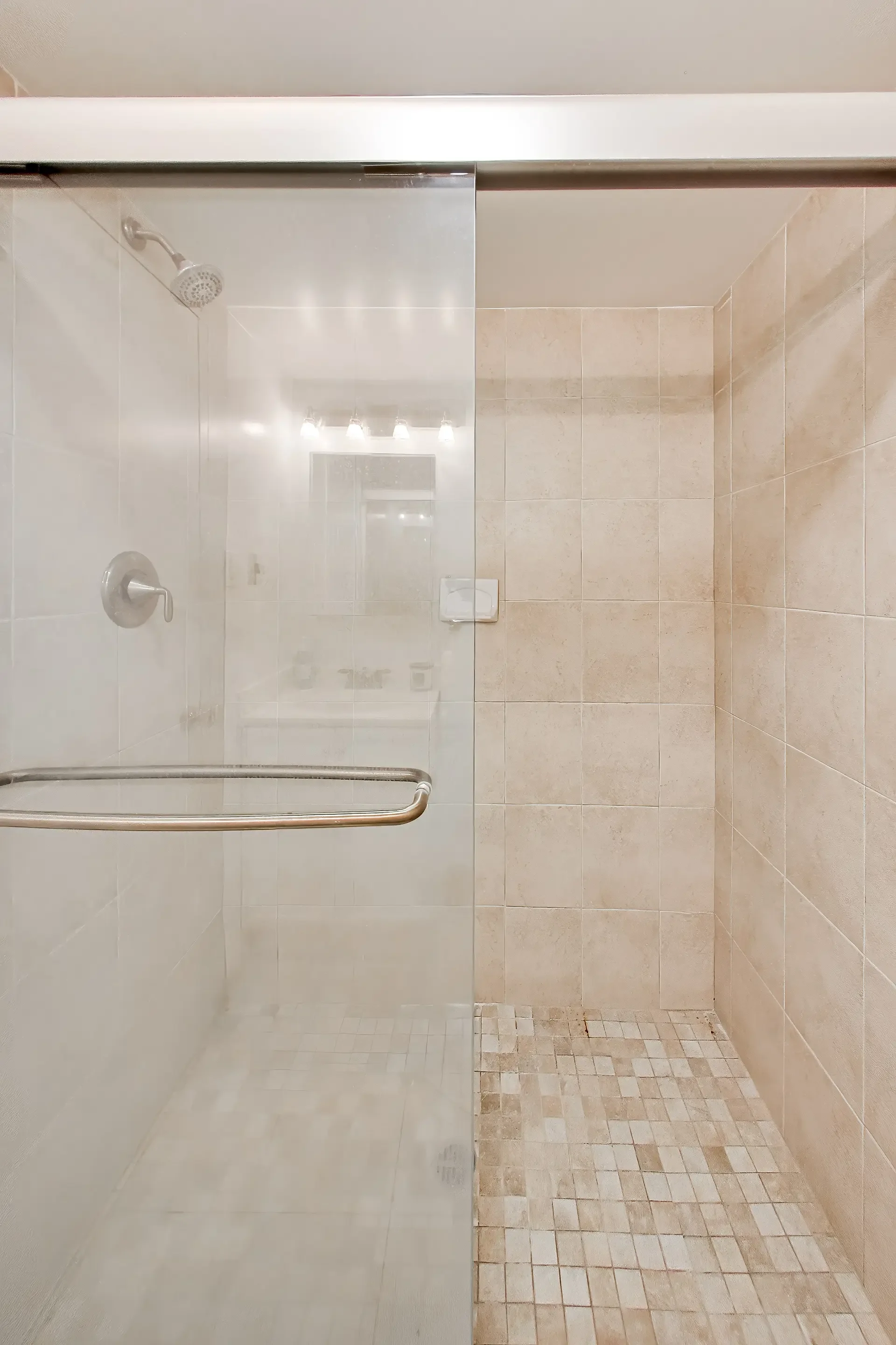 2939-van-ness-st-nw-unit-621-washington-dc-31-primary-bathroom.webp