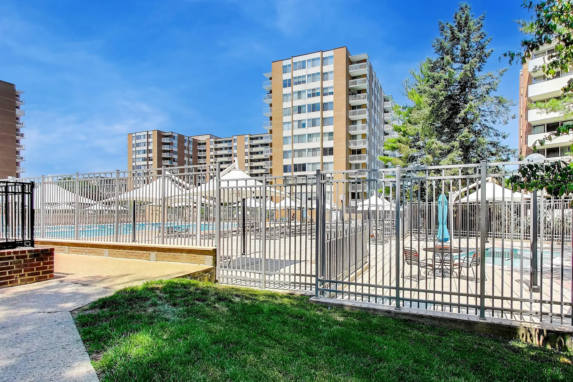 2939-van-ness-st-nw-unit-621-washington-dc-37-building-pool.webp