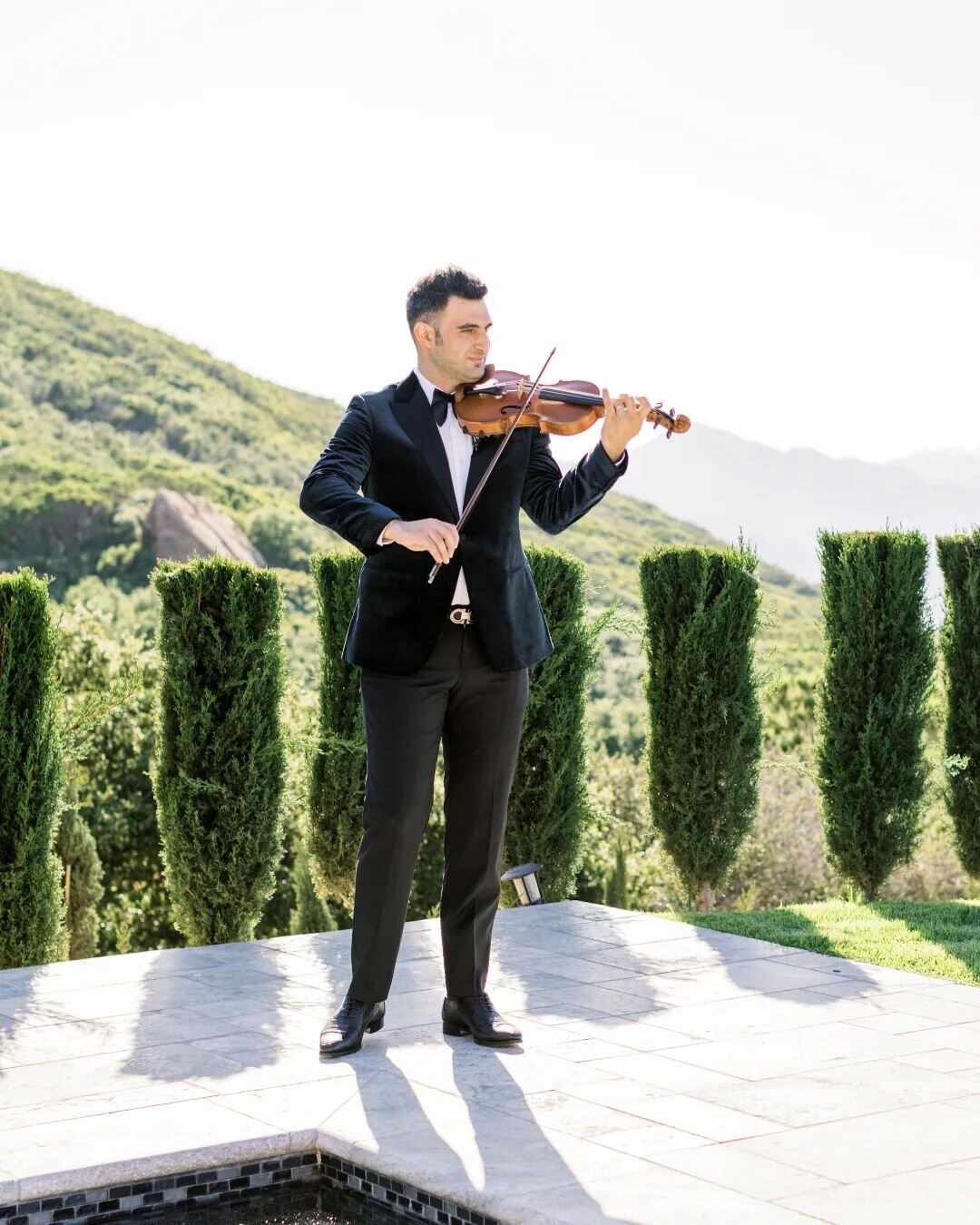 Loved joining this styled shoot at the secluded Stone Mountain Estates in Malibu. 🌳

📸 @christineliphotography
🪄 @notjessaplanner 
.
.
.
#ViolinistAshot
#stonemountainestates #violin #violinist #menswear #mensfashion #magnanni #magnanniman #microw