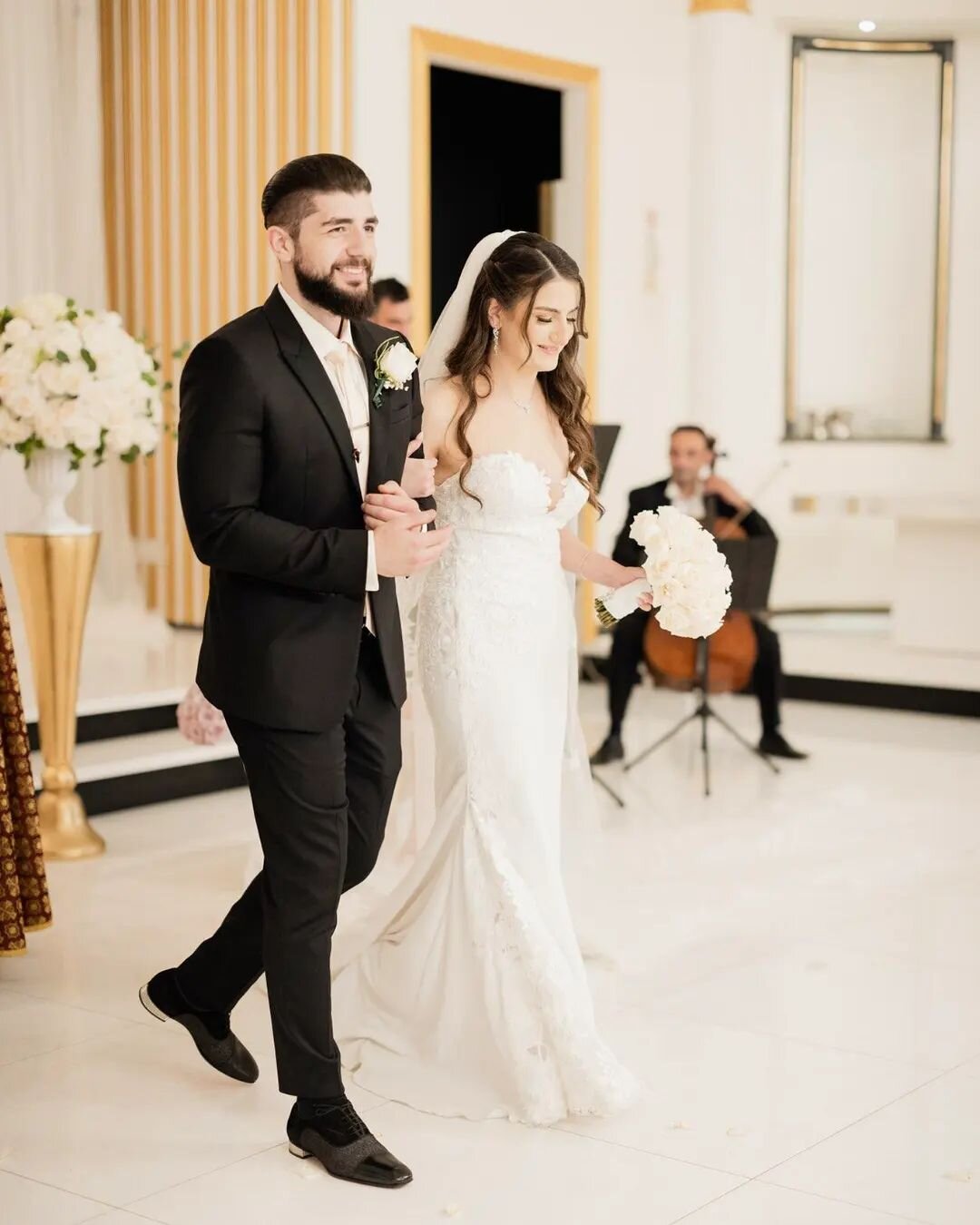 We love wedding season and when clients share their photos! 🤍 This gorgeous couple choose a combo of classical and contemporary songs for their traditional ceremony, featuring our Violin &amp; Cello Duo.

🔸️Wedding Party Processional: Young and Bea