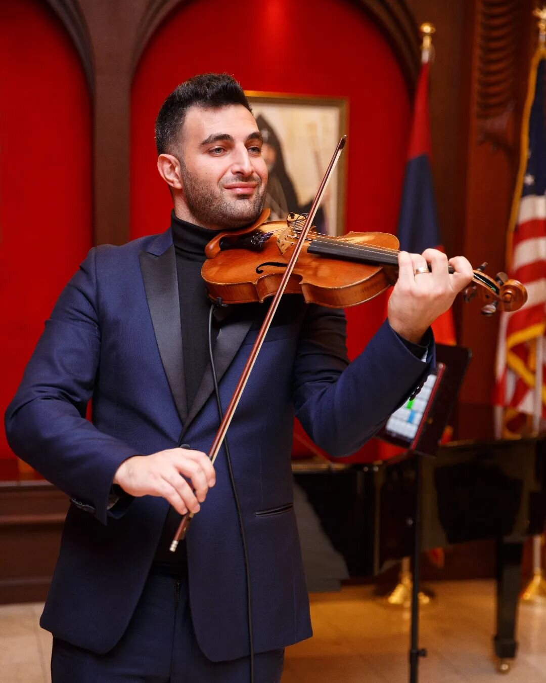 Thank you to Western Diocese of the Armenian Church for this photo from the recent 17th Annual Christmas Ball. ✨

📸 @westerndiocese
.
.
.
#ViolinistAshot
#westerndiocese #violin #violinist #violinplayer #violino #violinista #armenian #socaleventplan