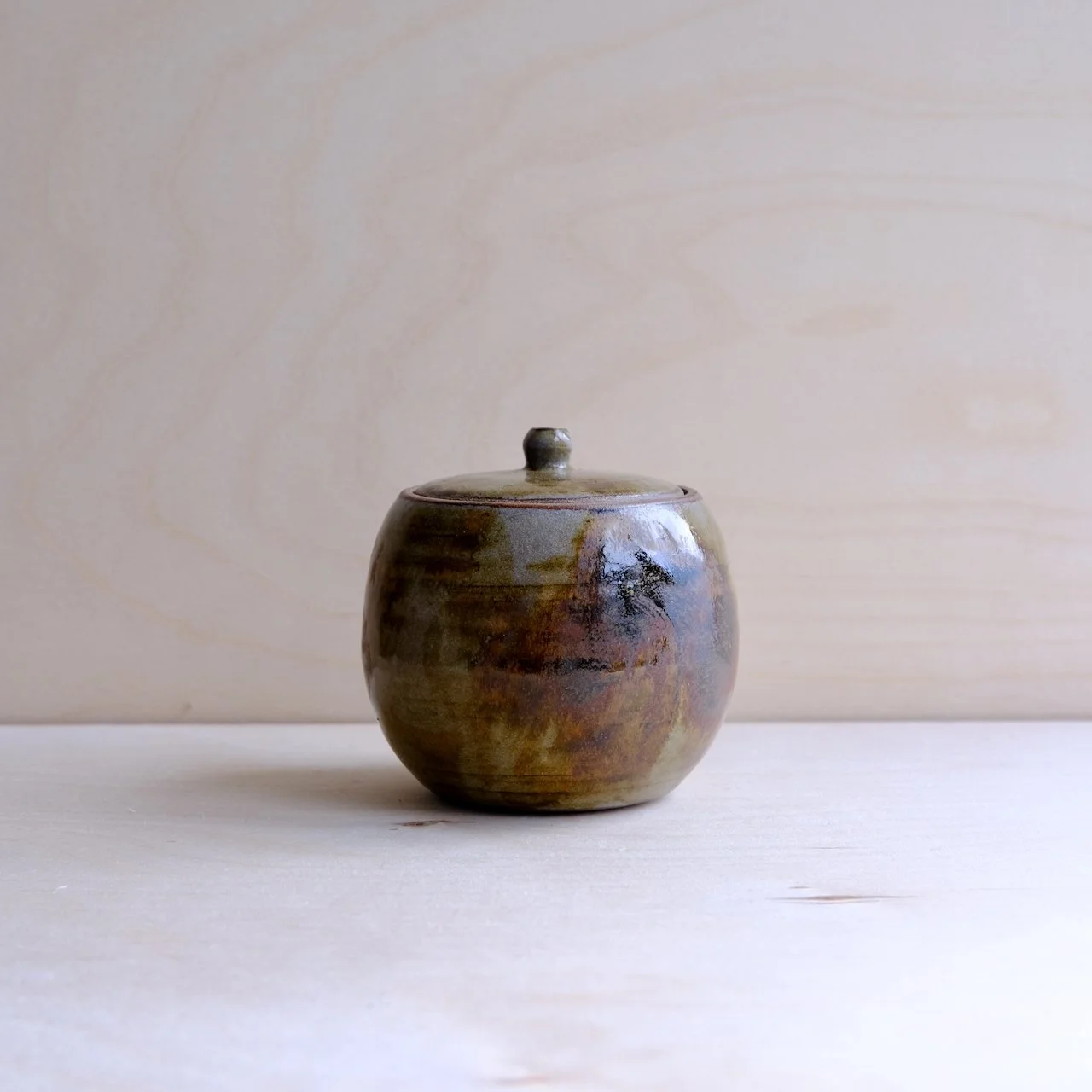 shore pebble jar - high iron