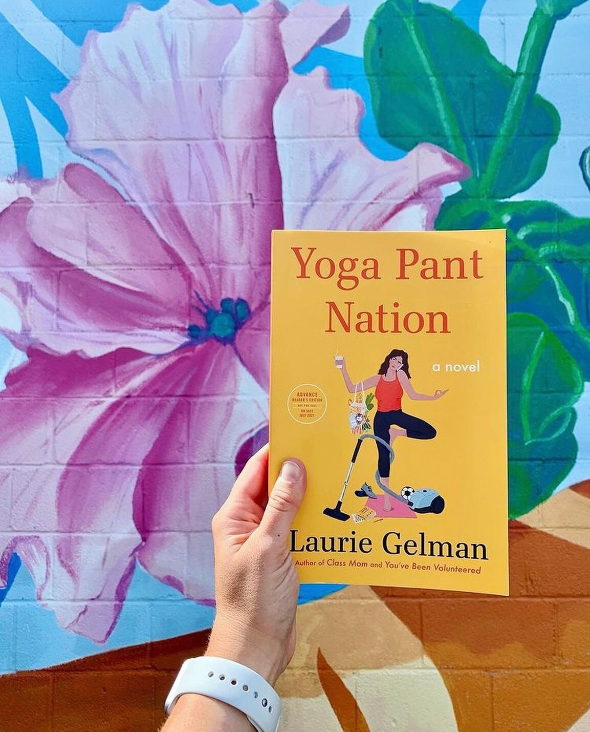 🎉🎂A very happy publication day to YOGA PANT NATION by @lauriegelman! Featured in @goodmorningamerica&rsquo;s Books to Heat Up Your July, they called it &ldquo;guiltily entertaining.&rdquo; It&rsquo;s the perfect Summer read ☀️ 

🧘&zwj;♀️Also thank