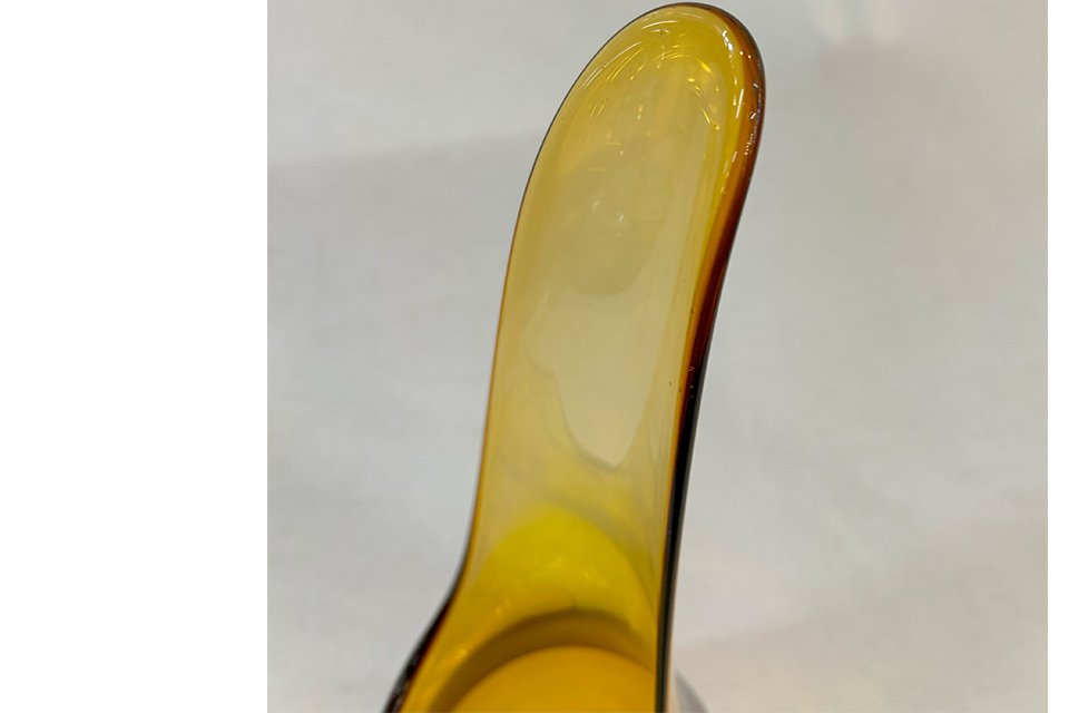 amber-long-spout-vase-0811-2.jpg