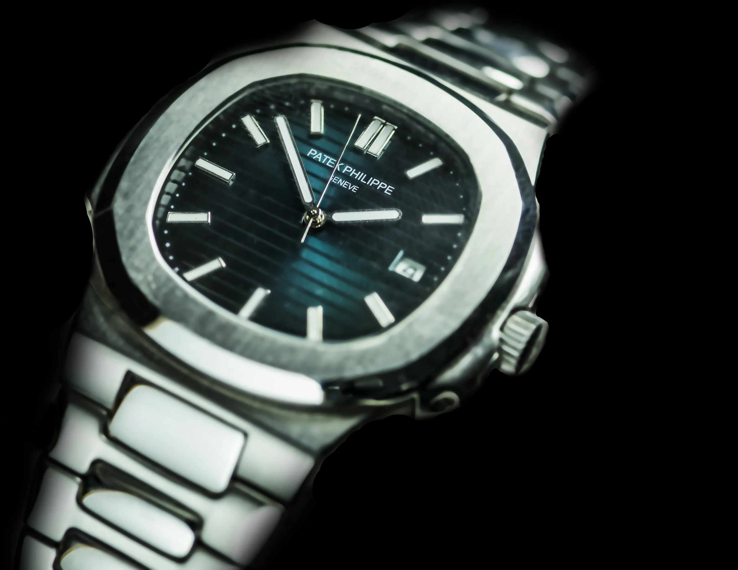 This is the image caption Title.