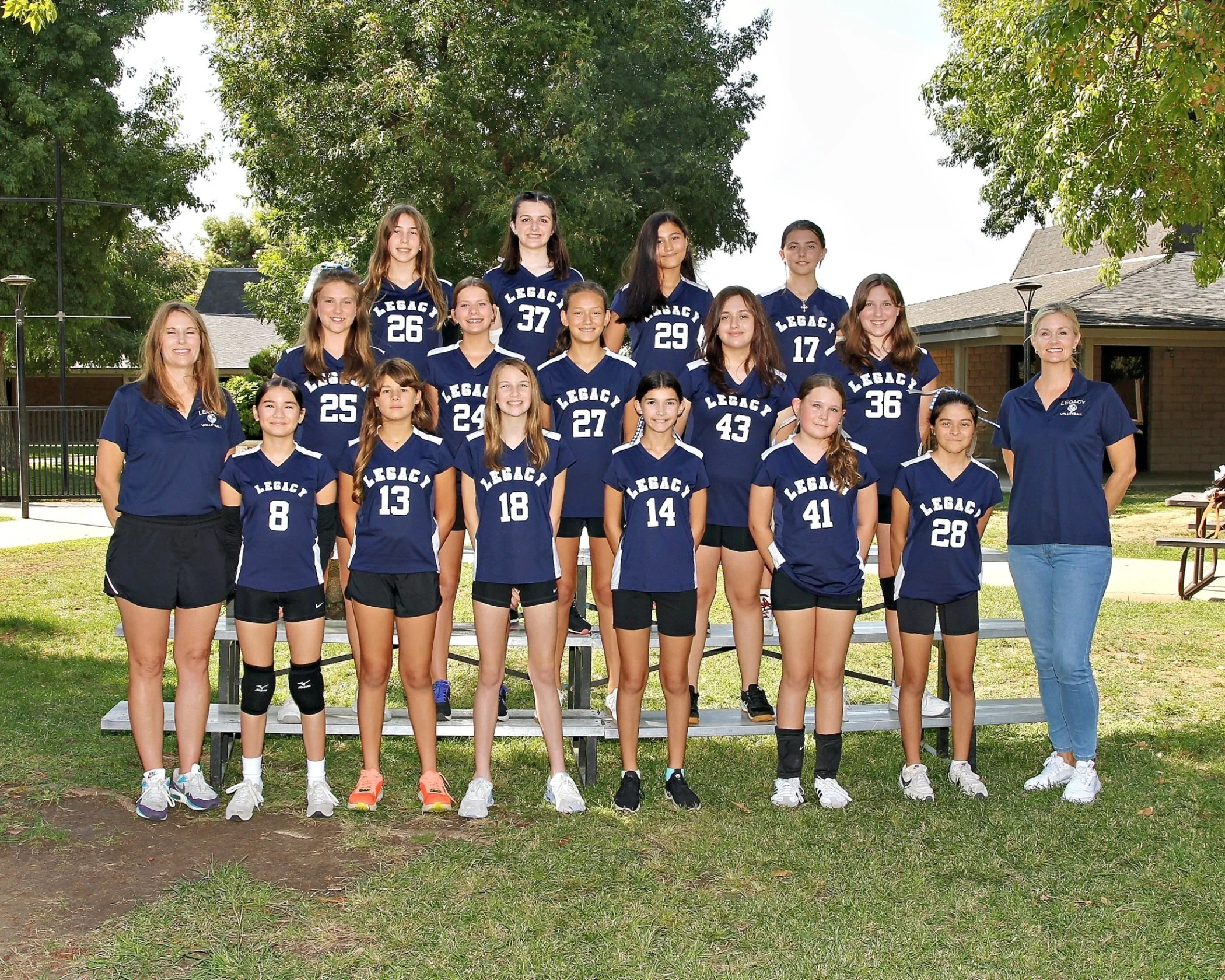7th_Grade_Volleyball_-_1_4_01.jpg
