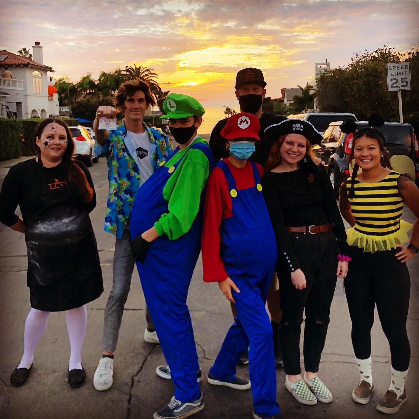 Happy Halloween from our boo crew to you!
.
.
#halloween #happyhalloween #lajolla #lajollapizza #sandiego #sandiegopizza #lajollasunset #takenbake #pizzaparty #lajollalove #yummy