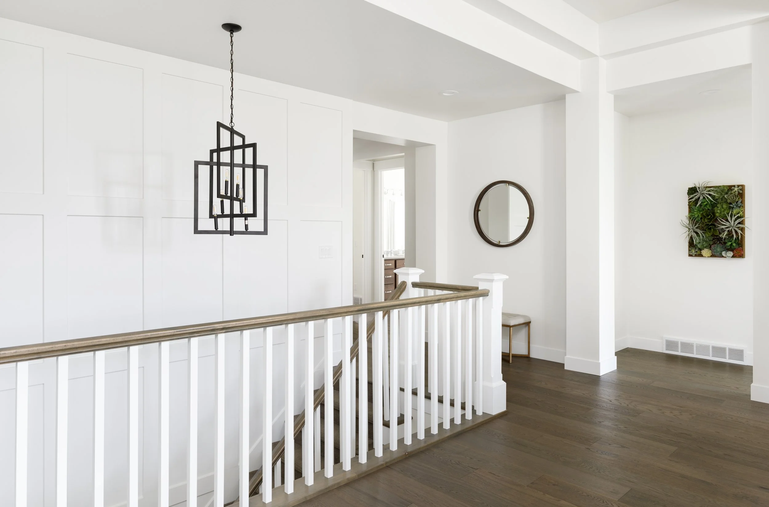 RME7_TREBLE XL_TRADITIONAL_MODEL_IN_STAIRWAY_LIGHTING-LIGHTING FIXTURE-FLOORING-RAILING.jpg