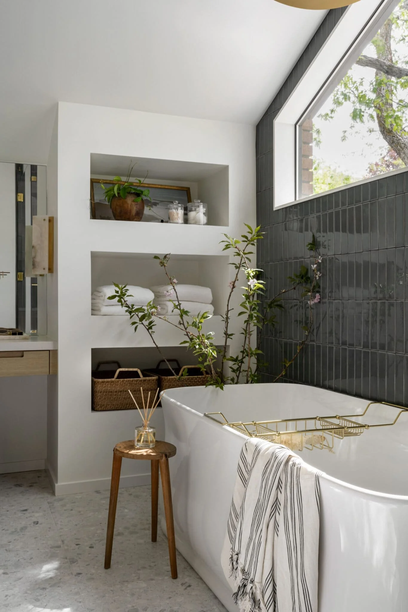 studiomcgee_DreamHomeMakeover_ConnorCindy_019_web-1365x2048.jpeg