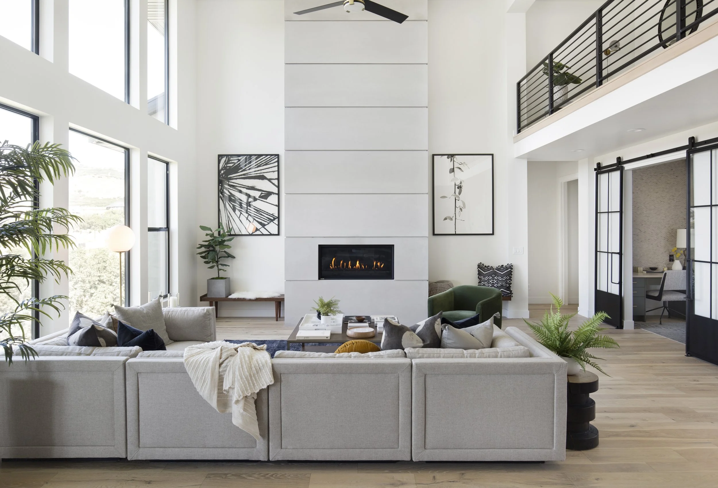 OAK102_TImpani_Parade_IN_Living-Room_Fireplace_Wide.JPG