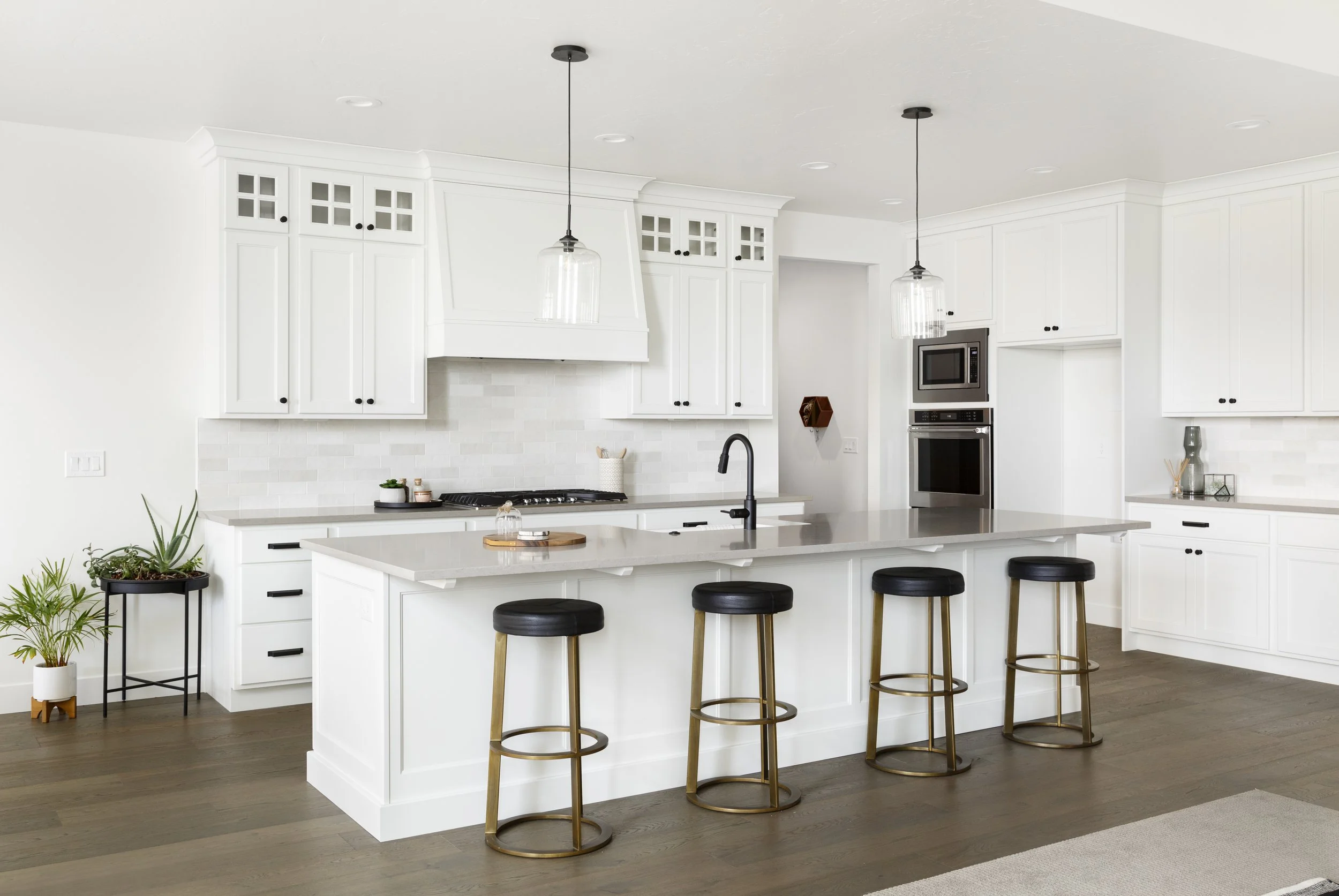 RME7_TREBLE XL_TRADITIONAL_MODEL_IN_KITCHEN_ISLAND-CABINETS-CABINETRY-LIGHTING.JPG