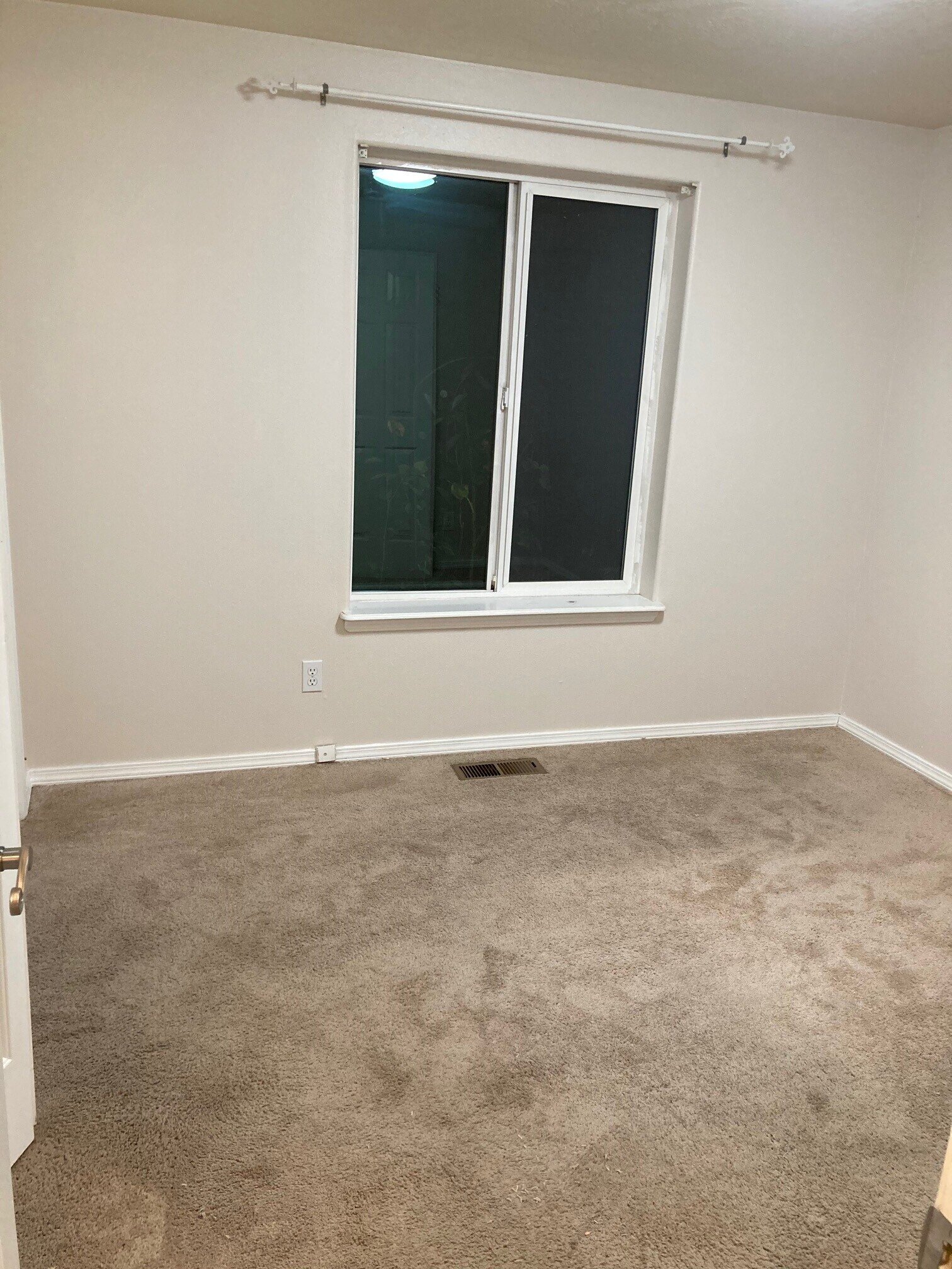 10 bedroom.jpg