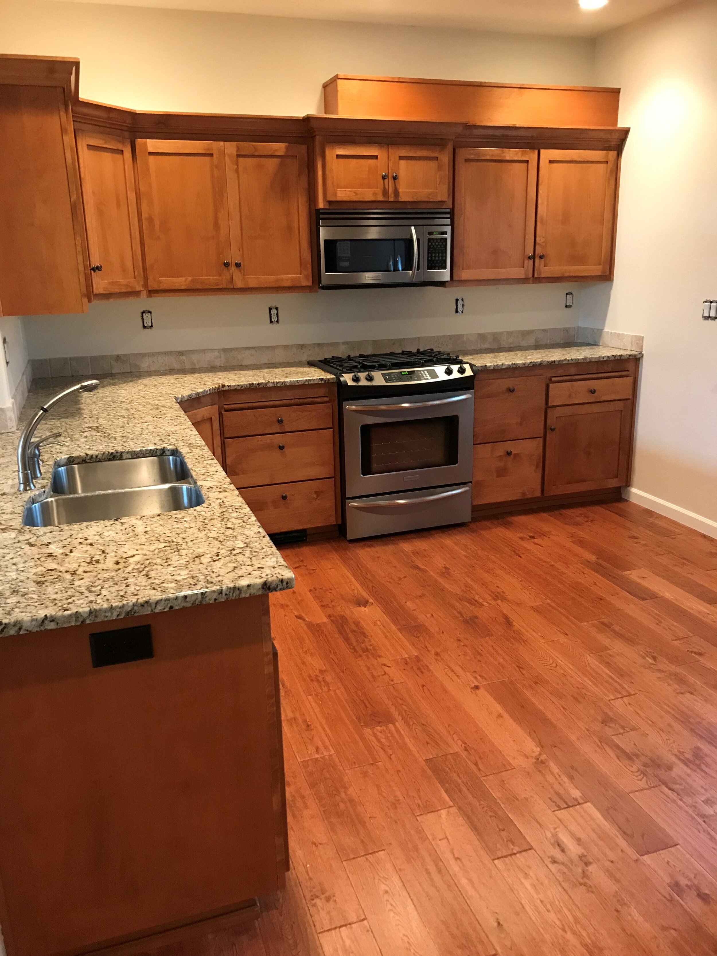 Inland Shores Condos 5904 Shoreview Kitchen 2019_05 C.jpg