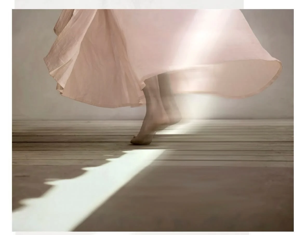 This @sharonbrunsher photo lifts my heart. 
I wish I could be this light in the dance of life. 
Plus, pink. 
.
.
#art #artoninstagram #artistsoninstafram #photography #zemackcontemporaryart