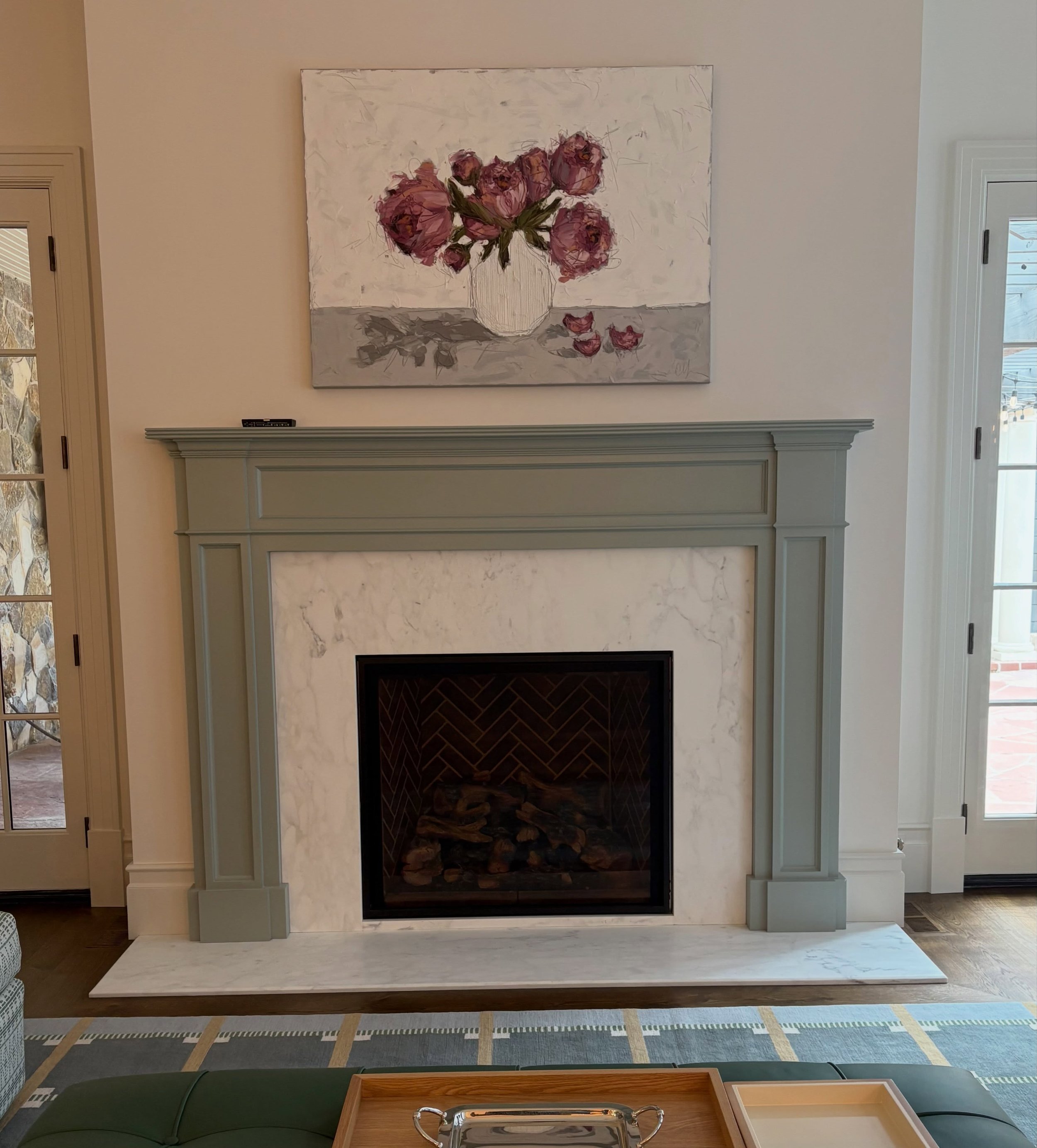 Loved how this pop of pink ups the joy factor in this gorgeous @emilytuckerdesign house in Cherry Hills. 
.
.
.
#art #artoninstagram #artistsoninstagram #pink #peonies