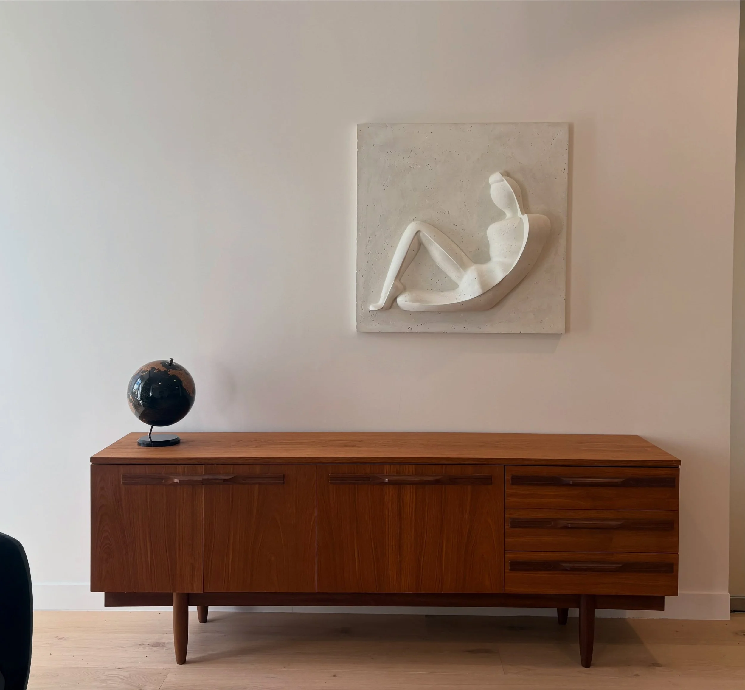 A few great moments from yesterday&rsquo;s Connecticut install. This @roger_reutimann_artist sculpture really sets the vibe. 
.
.
.
#art #artoninstagram #artistsoninstagram #insitu #officeart