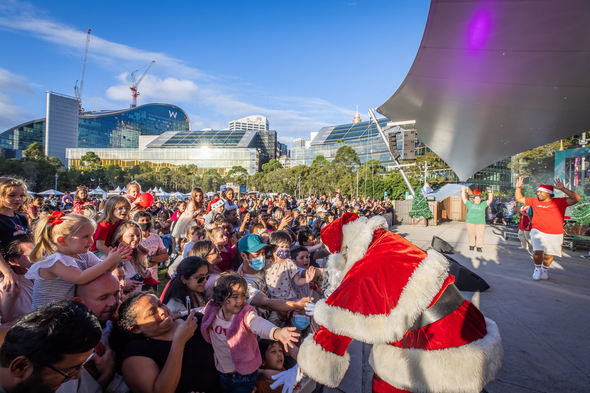 155_Darling-Harbour-Christmas-Santa-2021_credit_AnnaKucera.jpg