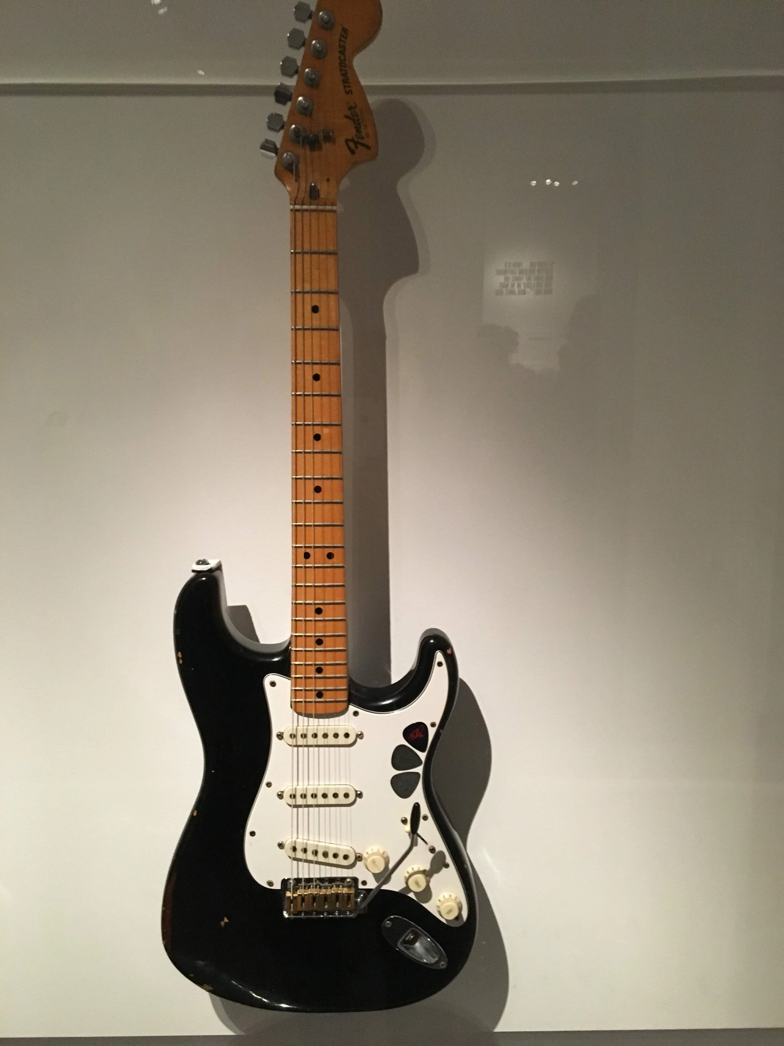 Edge-U2-Fender-Stratocaster-img.jpeg.JPG