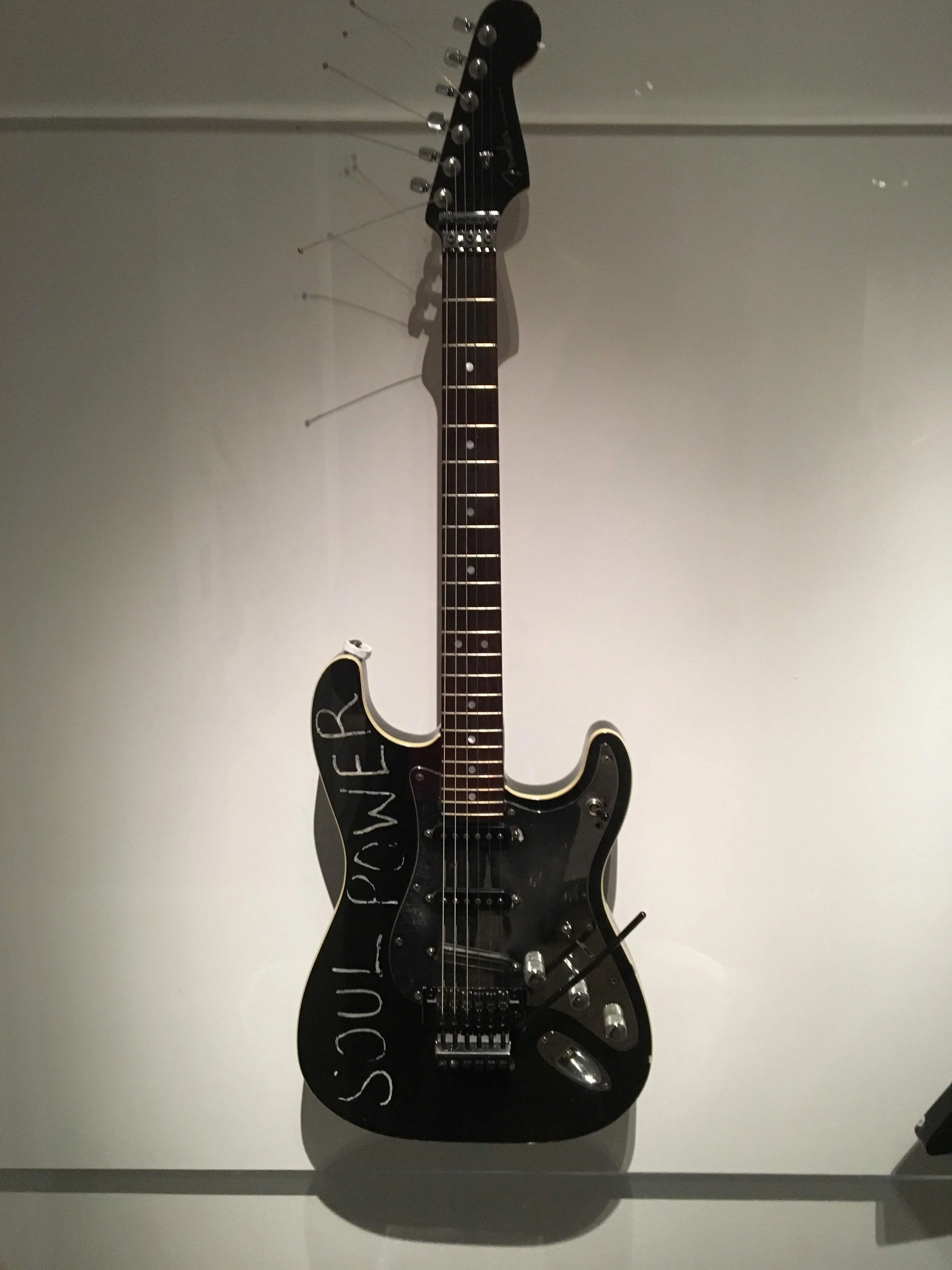 Tom-Morello-Soul-Power-Fender-Startocaster-img.jpeg.JPG