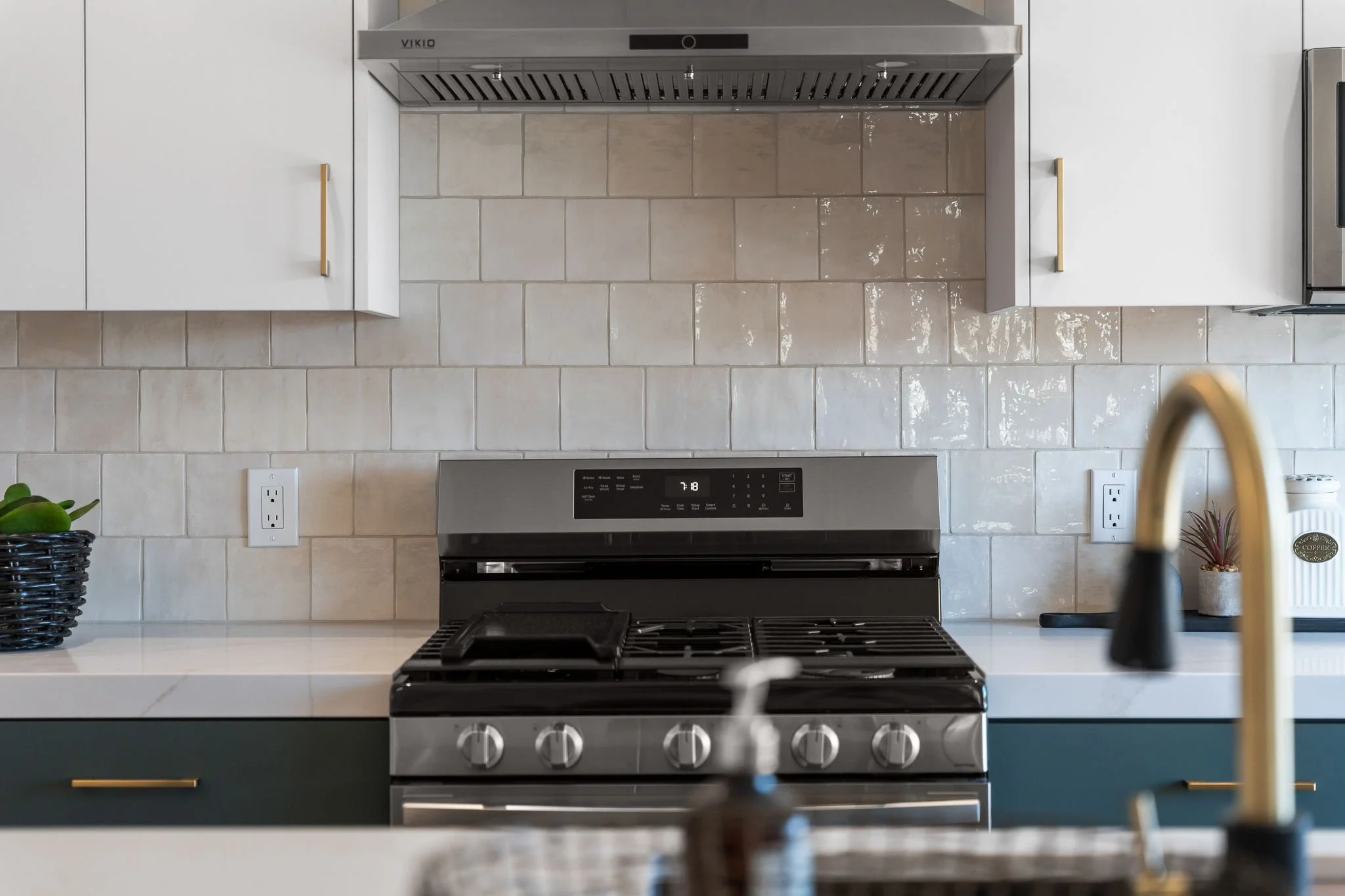 2483 Oxford Ave-50.jpg