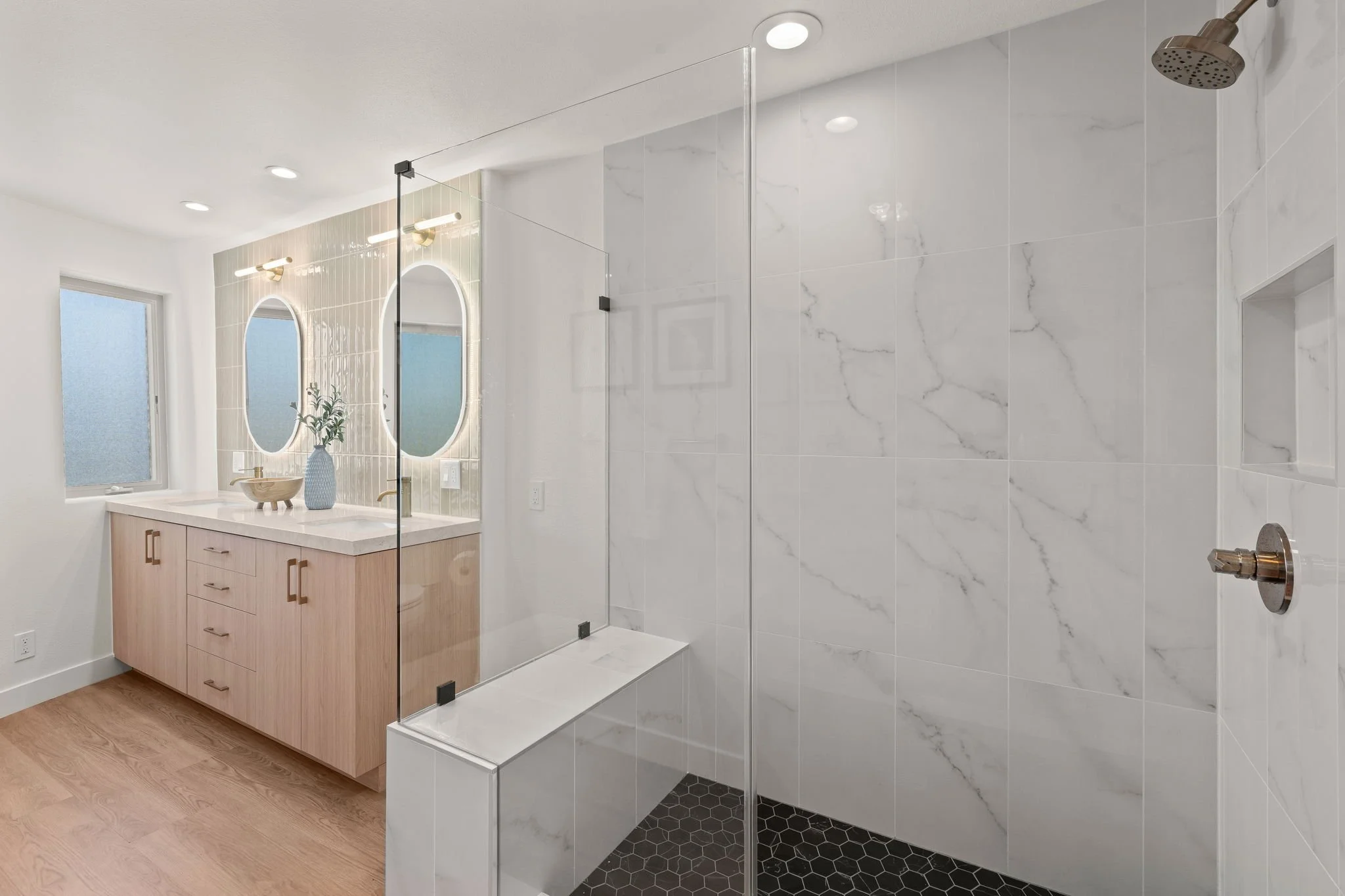 2483 Oxford Ave-7.jpg