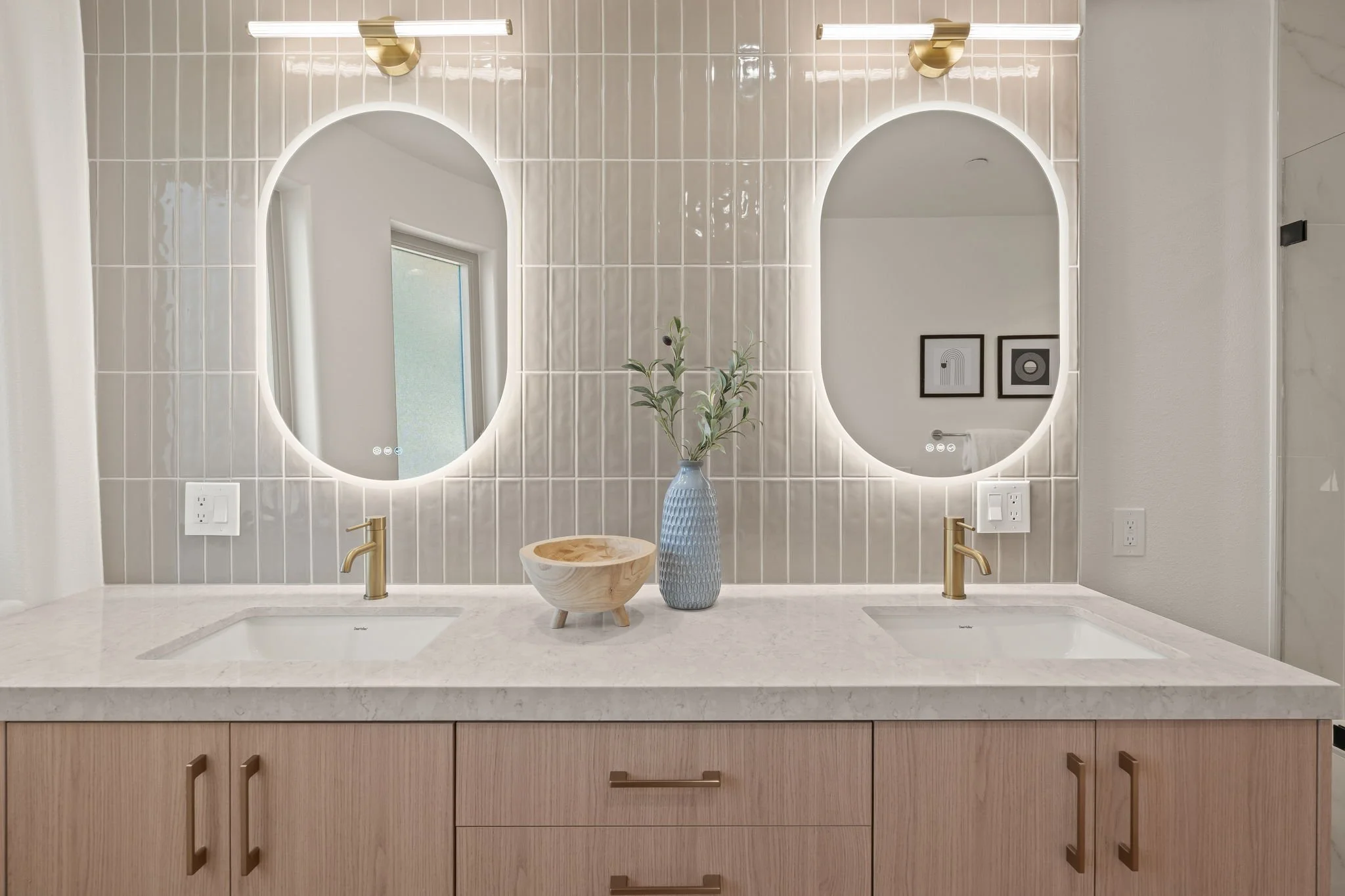 2483 Oxford Ave-8.jpg