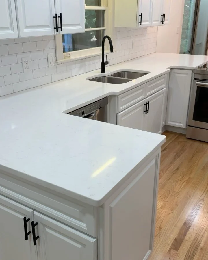 ✨ **Before &amp; After: A 1970s Transformation in Sandy Springs** ✨

We recently completed an incredible interior remodel of this 1970s original home, turning it into a modern masterpiece! 🏡 Here&rsquo;s what we did:

✅ Finished hardwood floors &nda