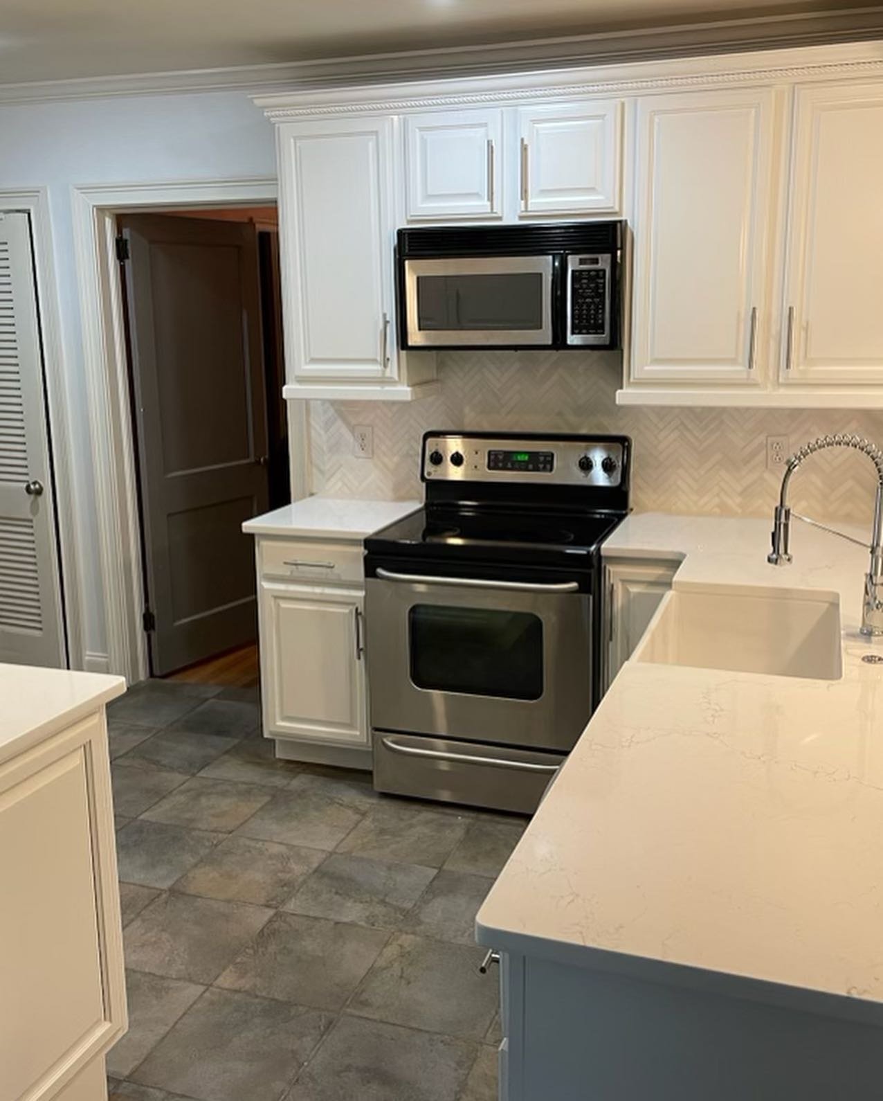 Bet our client&rsquo;s home will be sold for far more money than they expected after these home renovations 🤑

👉 Swipe to see the before and after 📸

🔴 Although we will be on pause throughout the summer you can still book a free quote for after S