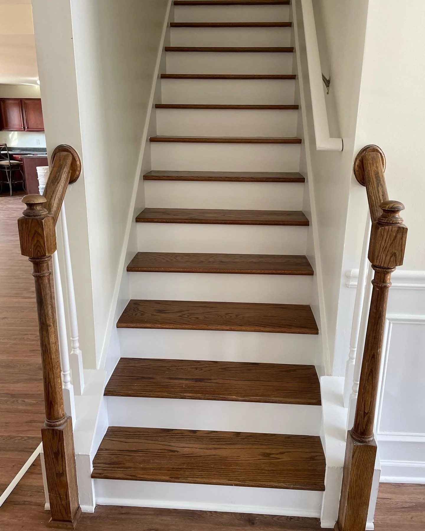 From a messy carpet to an almost new entryway.

📲 Contact us for a free quote, link in bio. 

👉 Swipe for before and after pictures. 

#stairs #hardwood #entryway #home #homedecor #houserenovation #stairsdesign #woodflooring #homeinspo