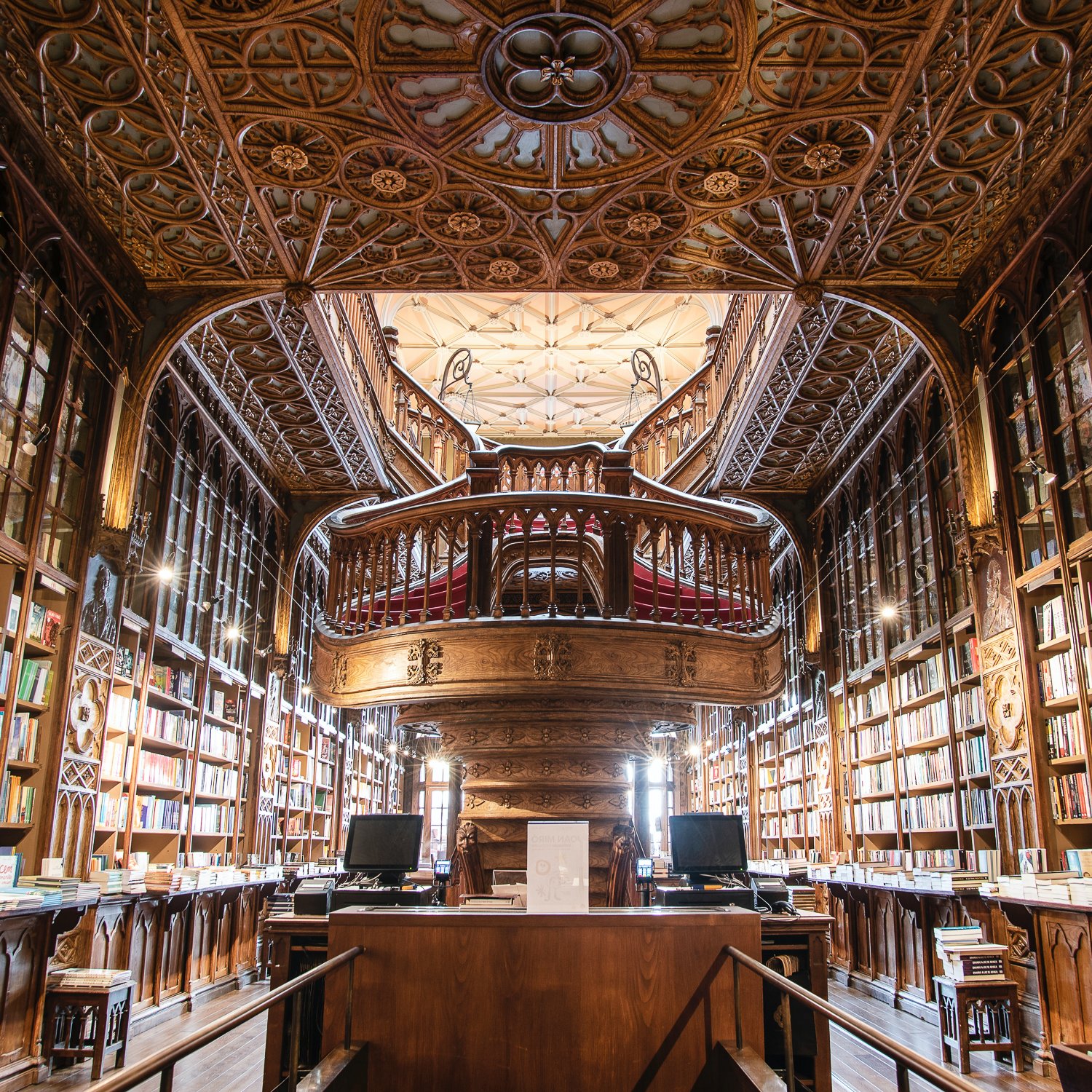 solo female travel porto portugal